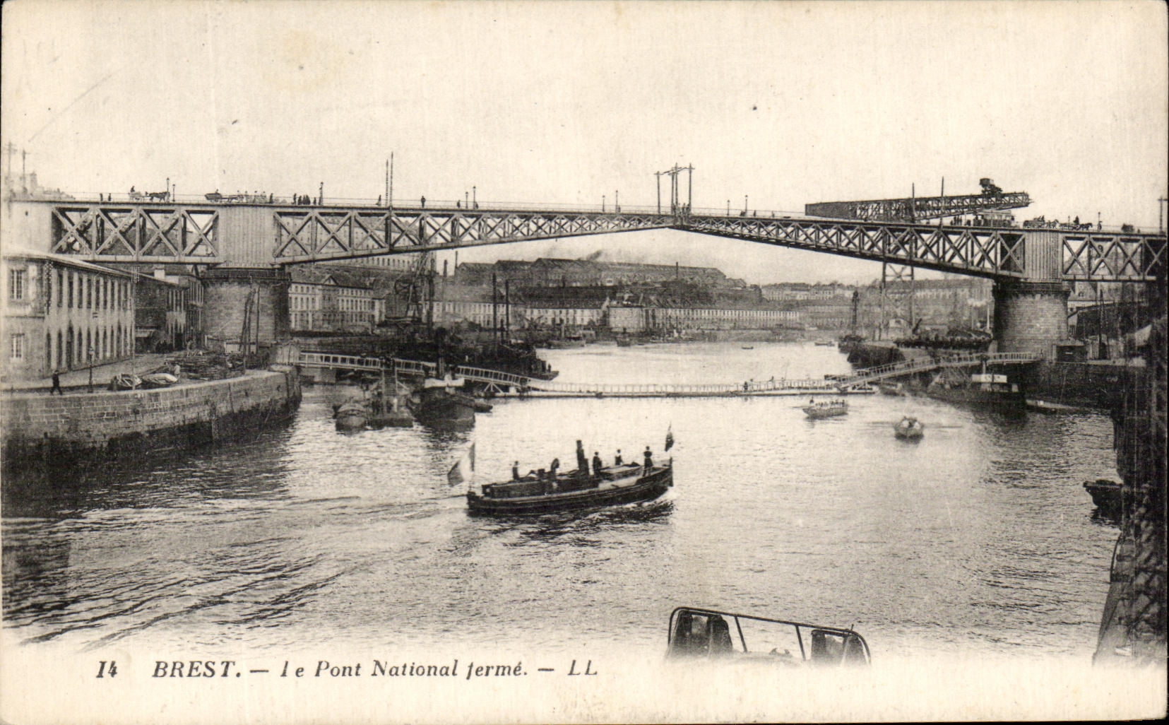 CPA Brest Le Pont Natioanal ferme Bateau
