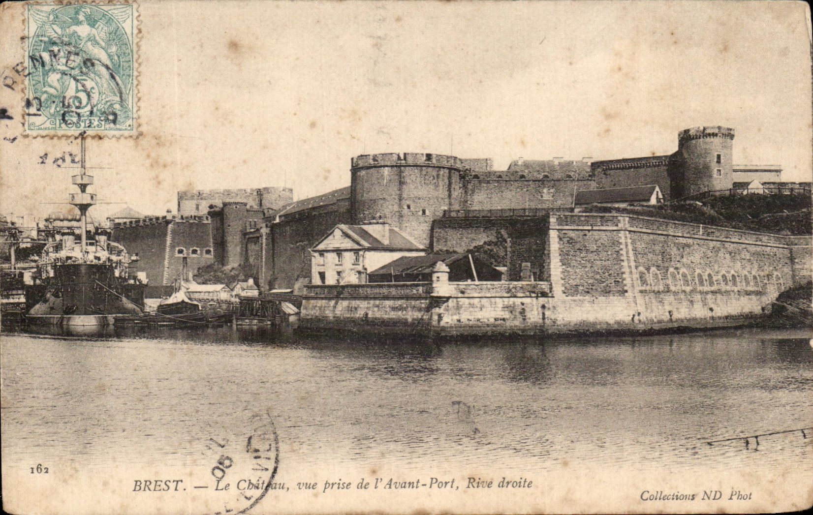 CPA Brest Le Chateau Vue Prise de L Avant Port Rive Droite Bateau