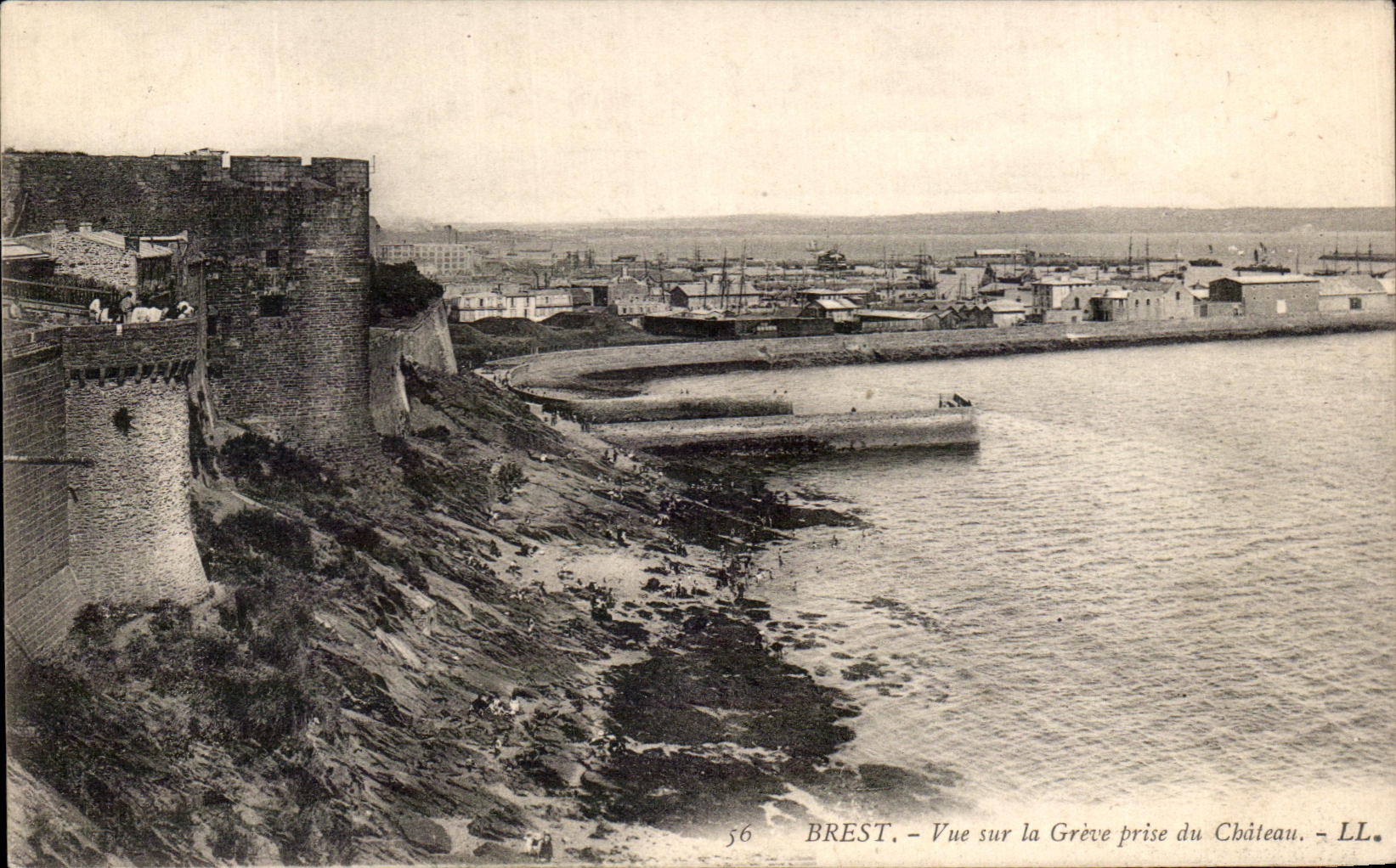 CPA Brest Vue Sur La Greve Prise Du Chateau 