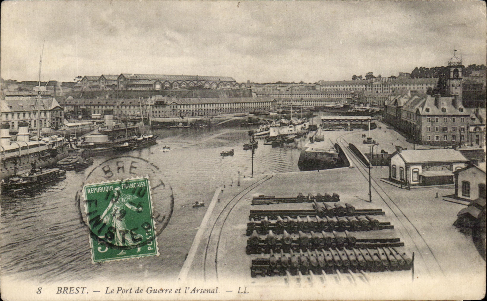 CPA Brest Le Port De Guerre et L Arsenal 