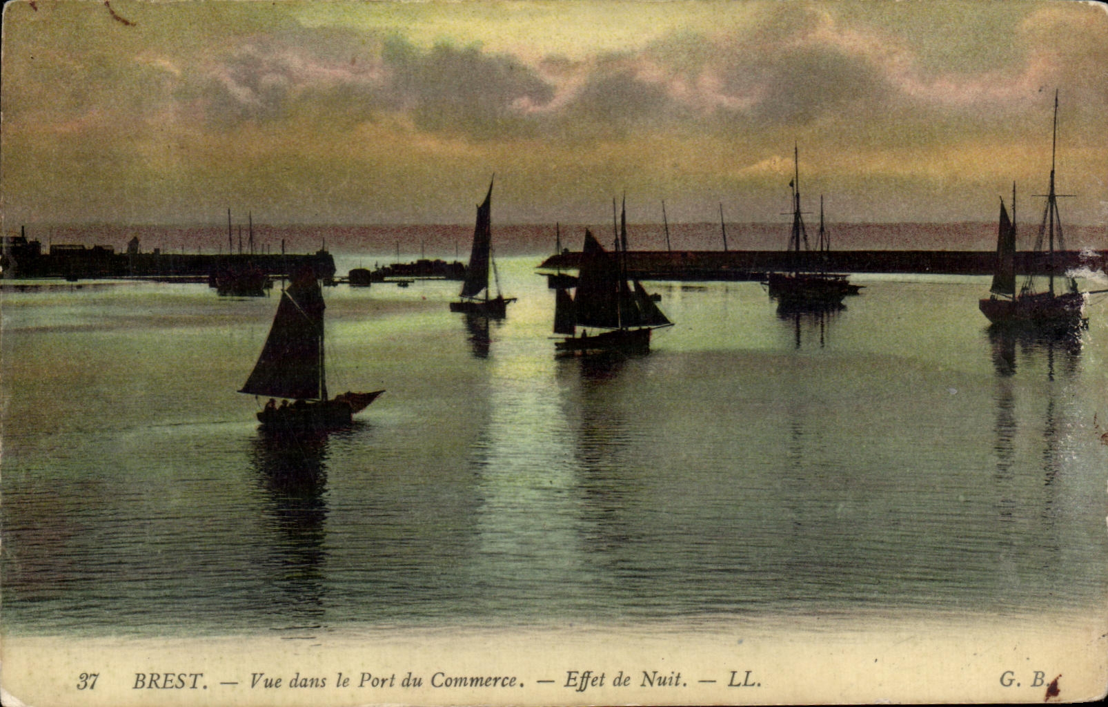 CPA Brest Vue Dans Le Port Du Commerce Effet De Nuit Bateaux