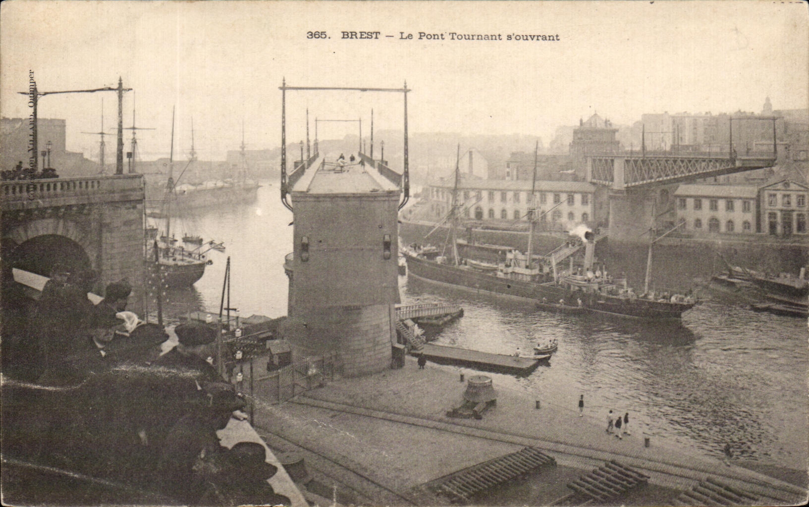 CPA Brest Le Pont Tournant s ouvrant Bateau