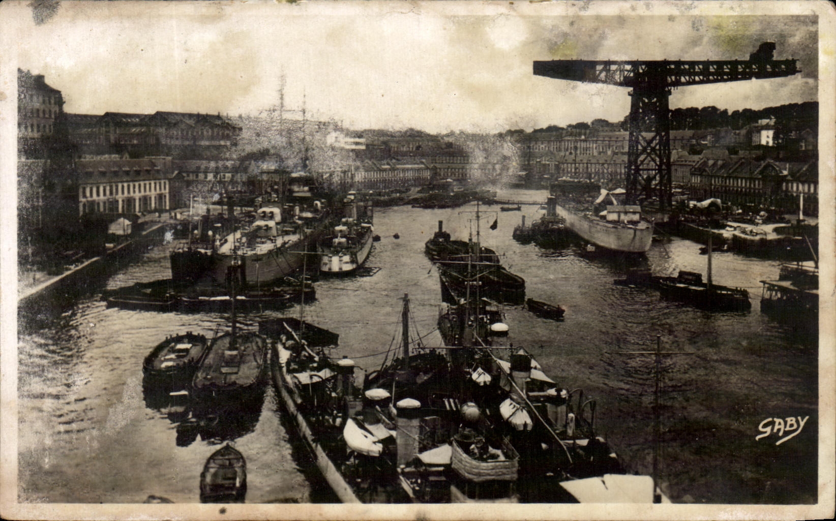 CPA Brest Le Port De Guerre Bateaux