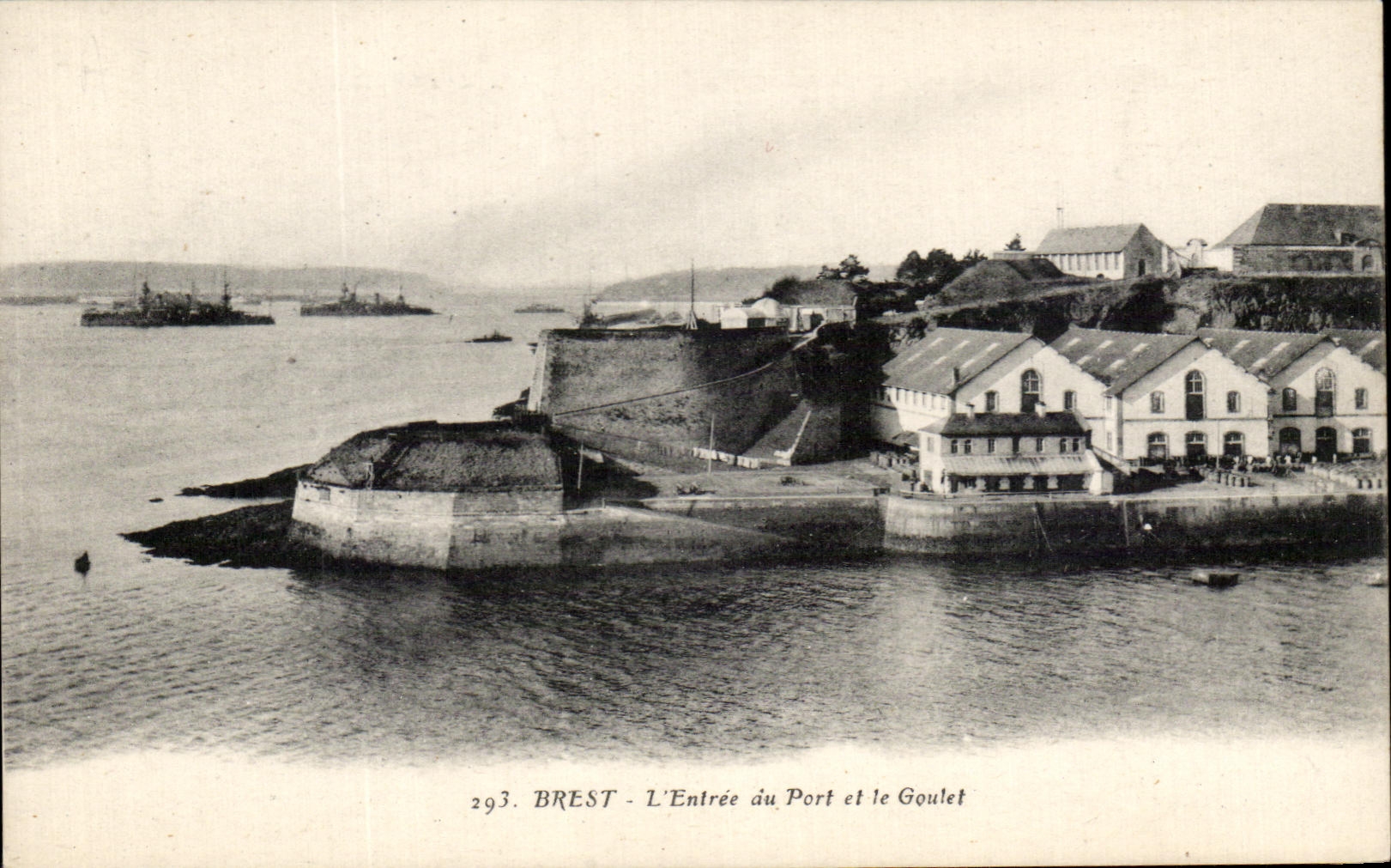 CPA Brest L Entree Du Port Et Le Goulet 