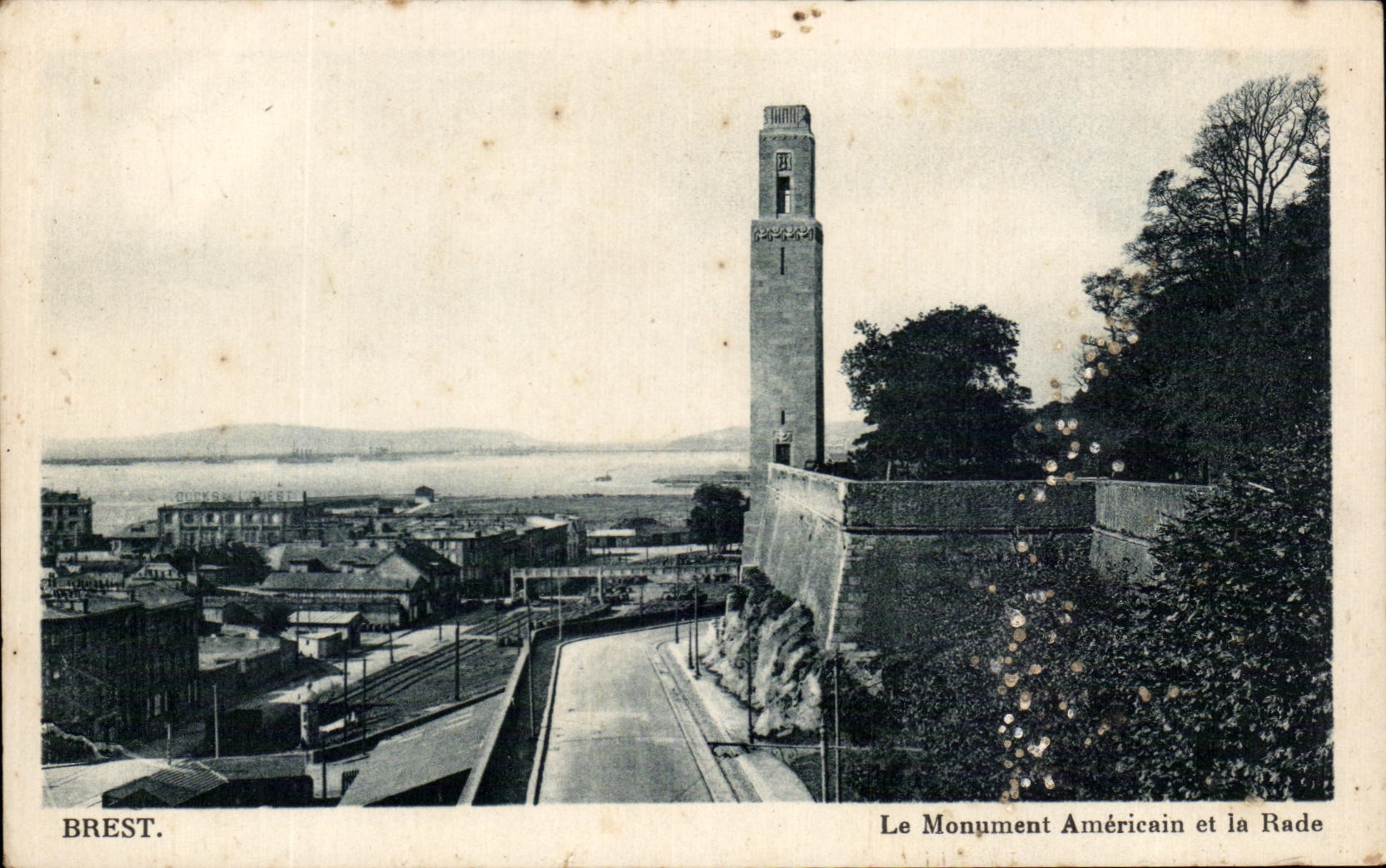 CPA Brest Le Monument Americain Et La Rade 