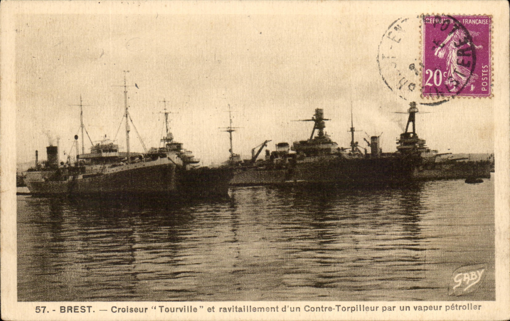 CPA Brest Croiseur Tourville Et ravitaillement d un contre torpilleur par un vapeur petrolier Bateaux