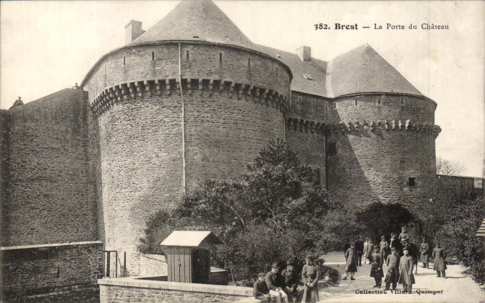 CPA Brest La Porte du Chateau Soldats Militaria