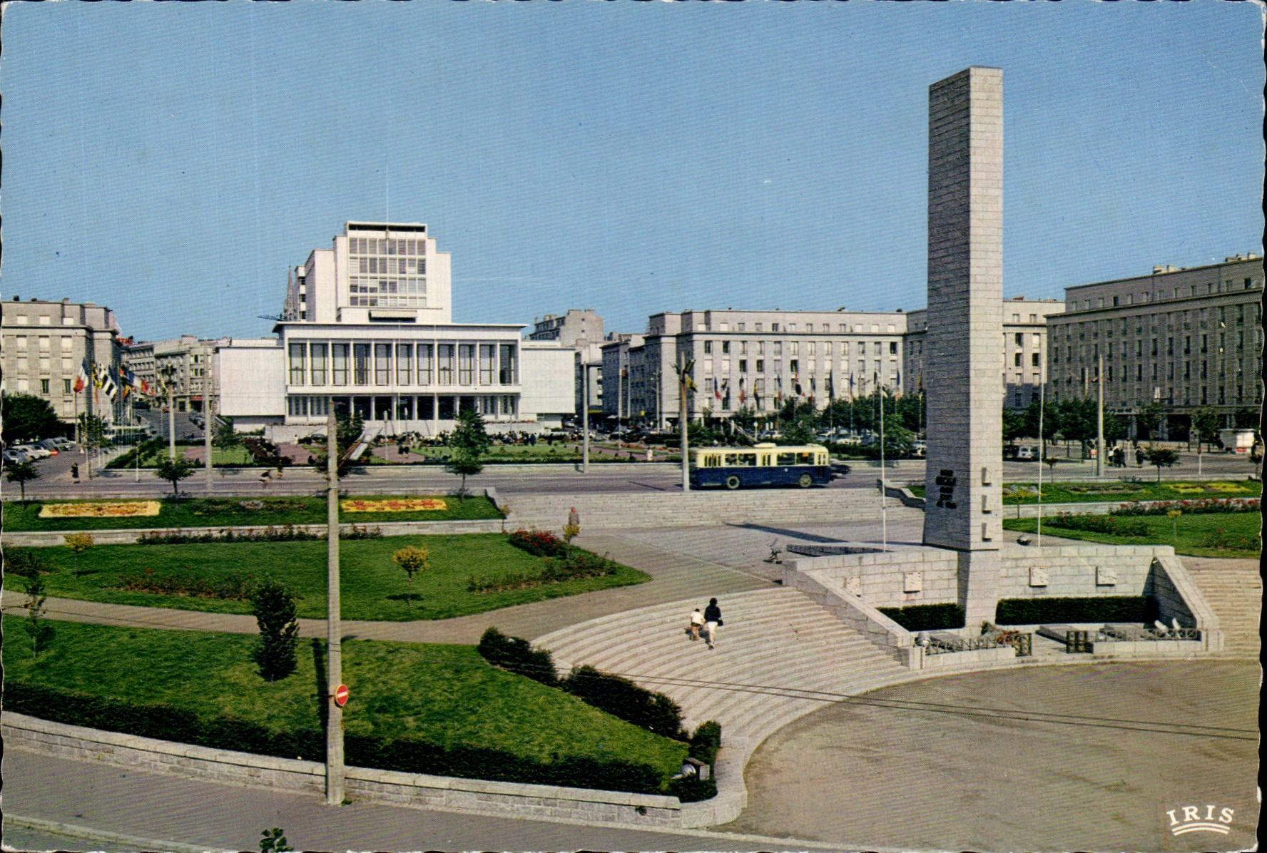 CPM Brest La Place de La liberte L Hotel de Ville