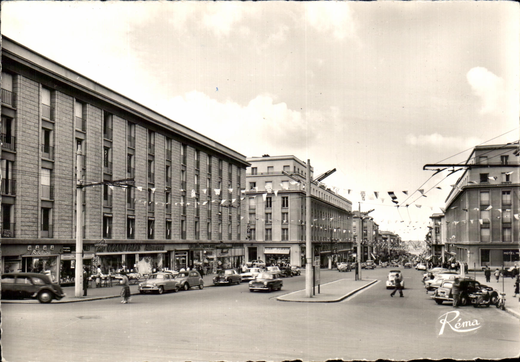 CPSM Brest La Rue De Siam Pavoisee