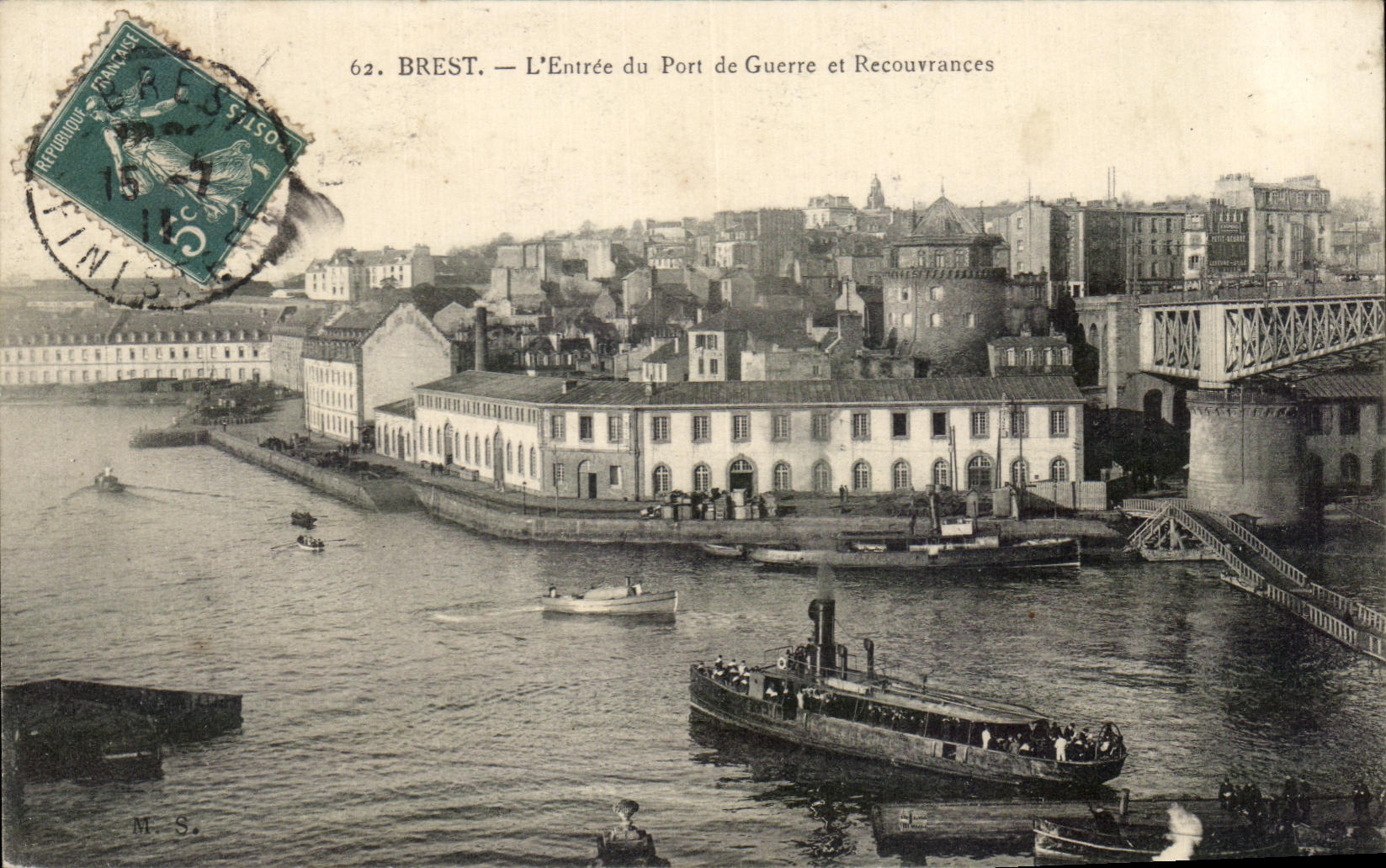 CPA Brest L Entree du Port De Guerre Et Recouvarnces Bateau