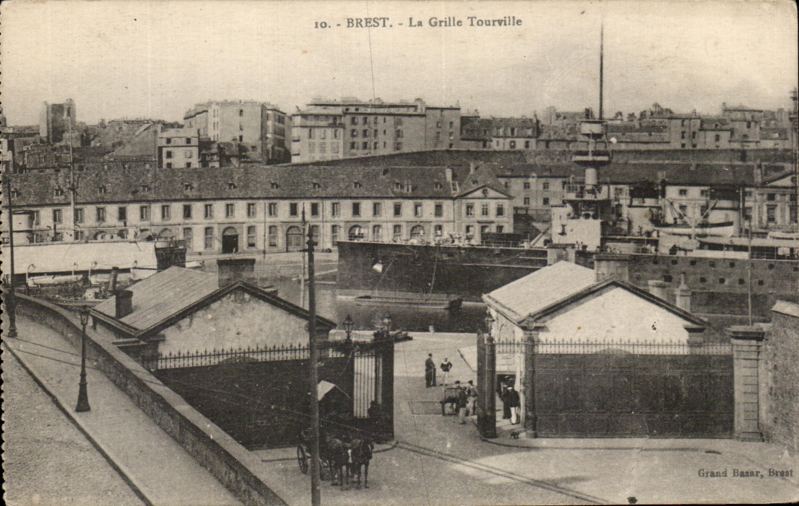 CPA Brest La Grillle Tourville Bateau