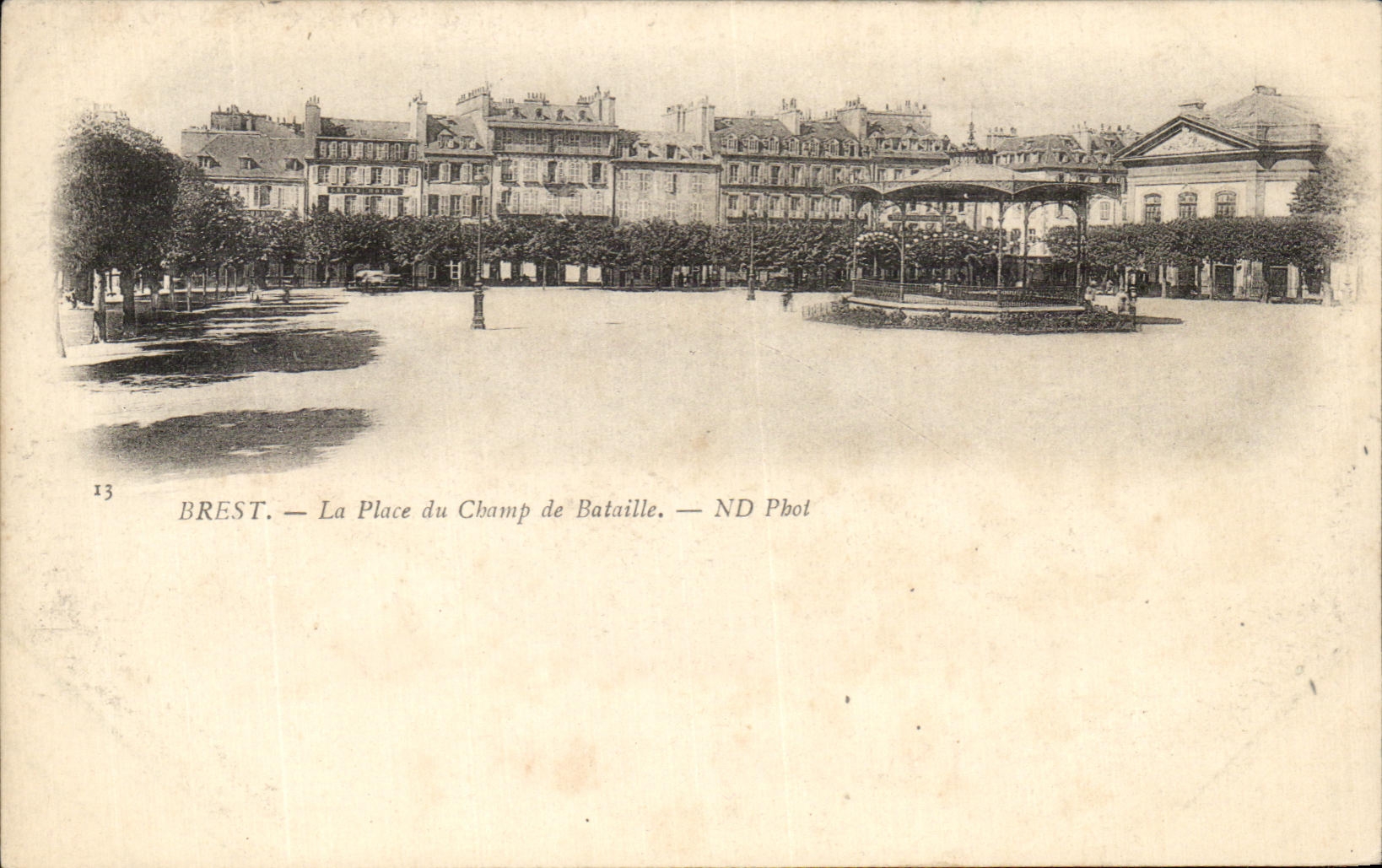 CPA Brest La Place du Champ De Bataille 