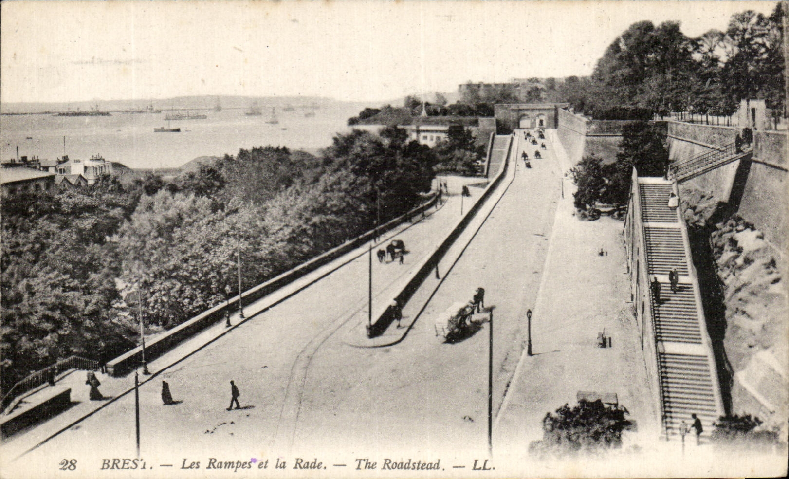 CPA Brest Les Rampes et La Rade 