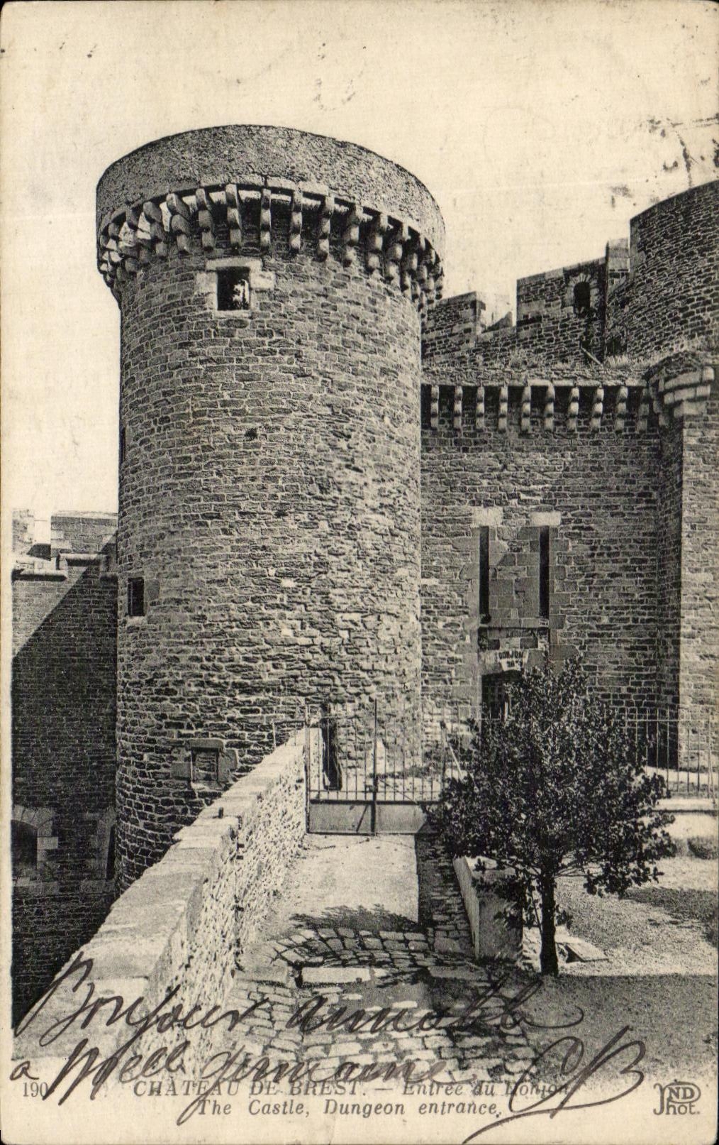 CPA Brest Entree Du donjon chateau