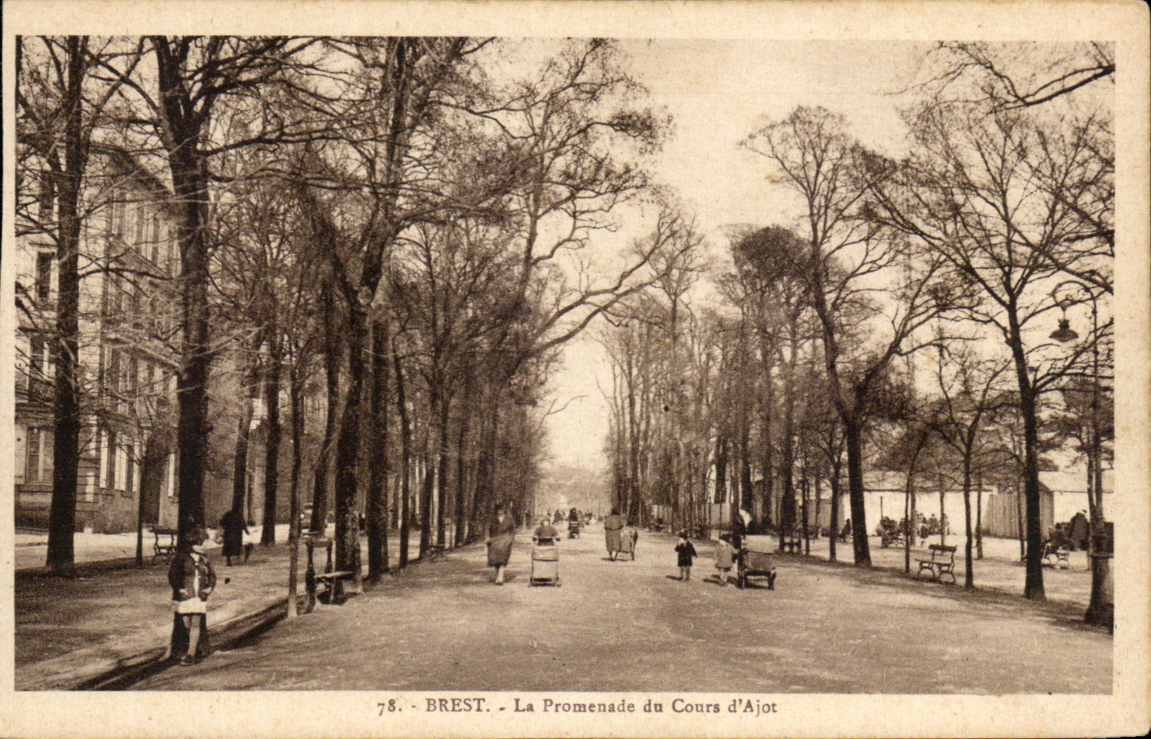 CPA Brest La Promenade du Cours D Ajot 