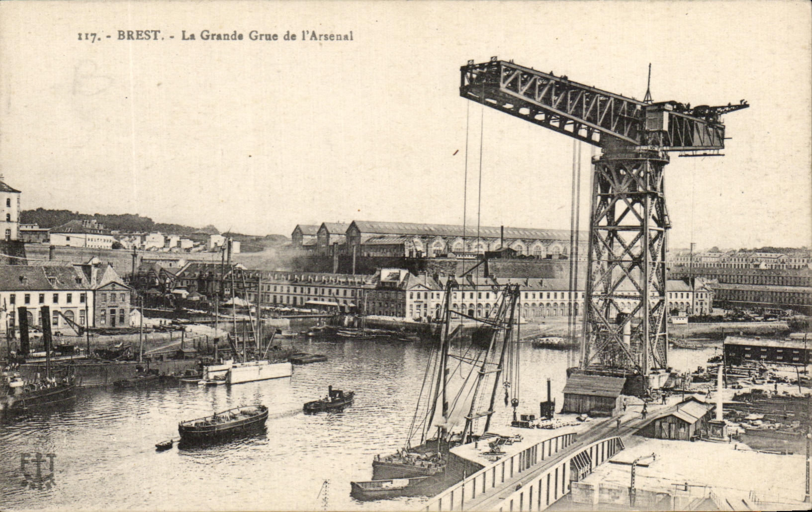 CPA Brest La Grande Grue de l Arsenal Bateaux