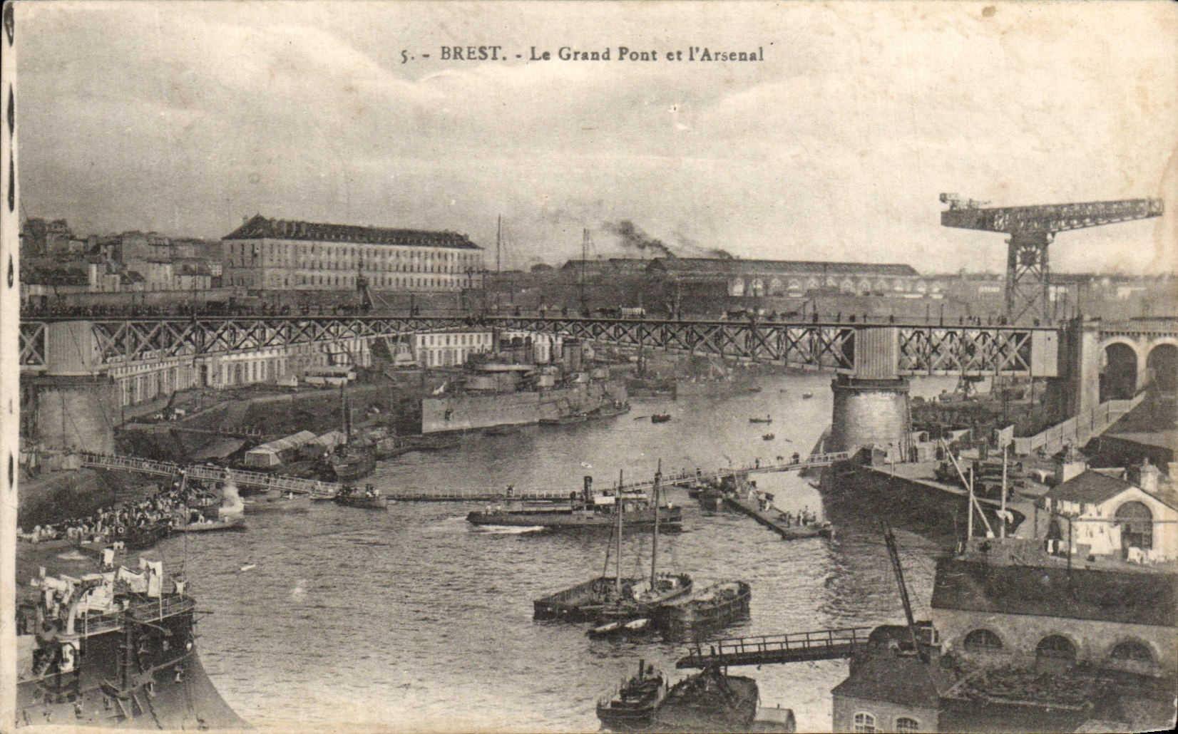 CPA Brest Le Grand Pont Et L Arsenal Bateaux
