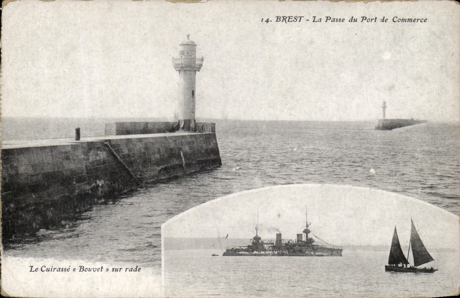 CPA Brest La Passe du Port de Commerce Le cuirasse Bouvet sur rade Bateaux 
