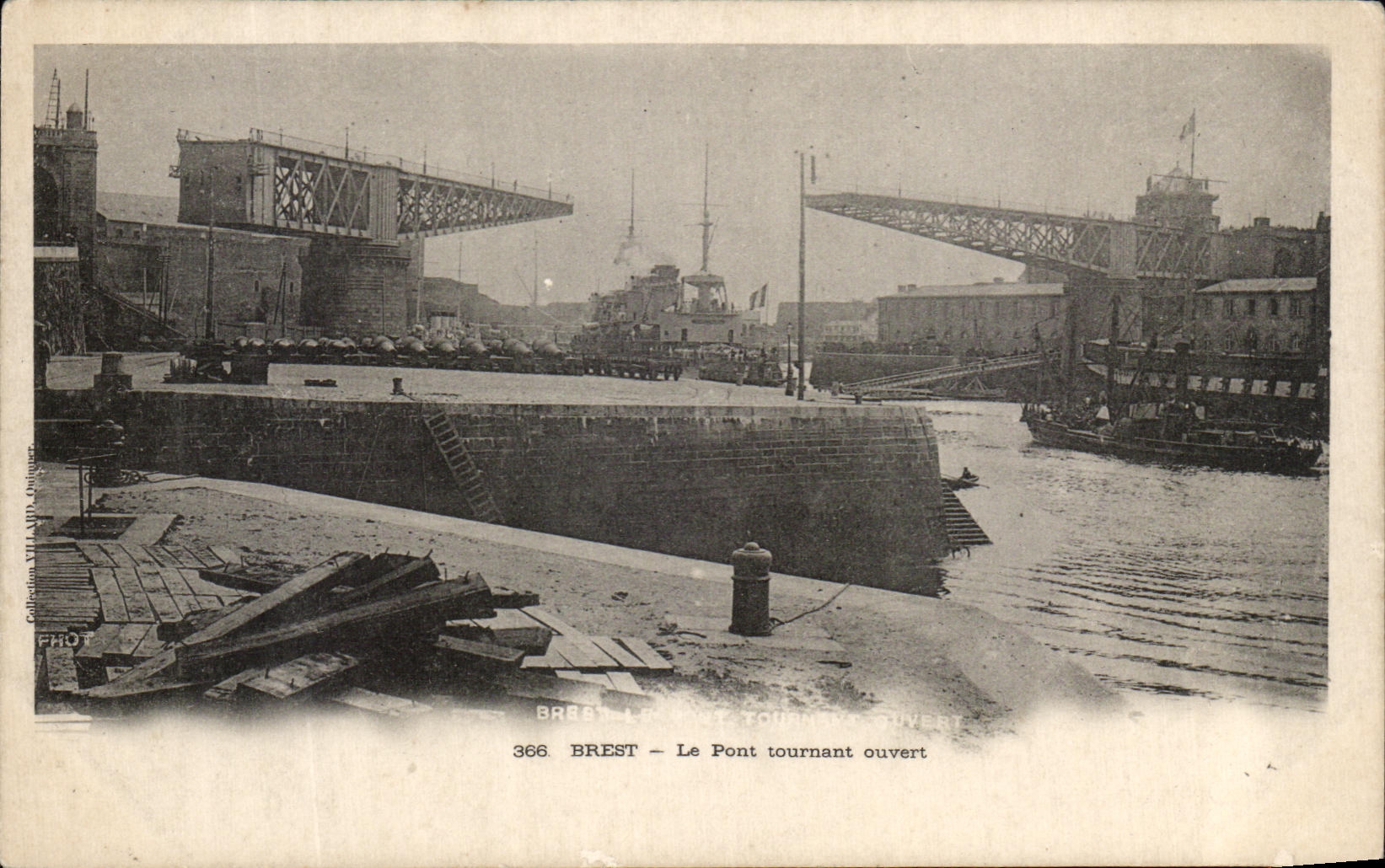 CPA Brest Le Pont Tournant Ouvert Bateaux