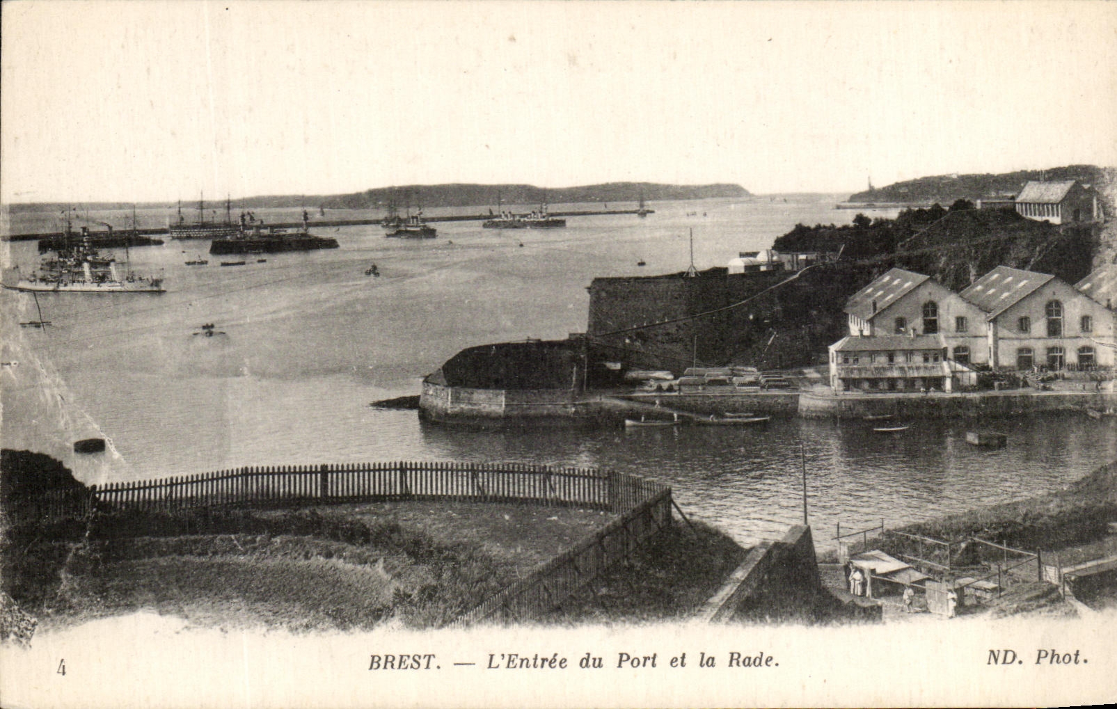 CPA Brest L Entree Du Port Et La Rade Bateaux