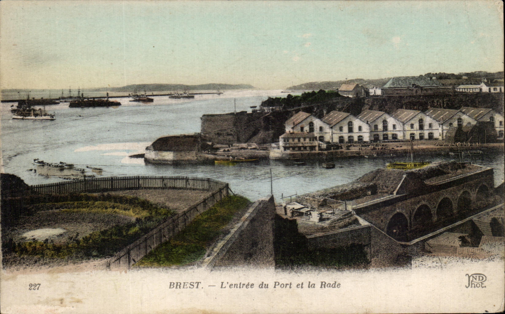 CPA Brest L Entree Du Port Et La Rade Bateaux