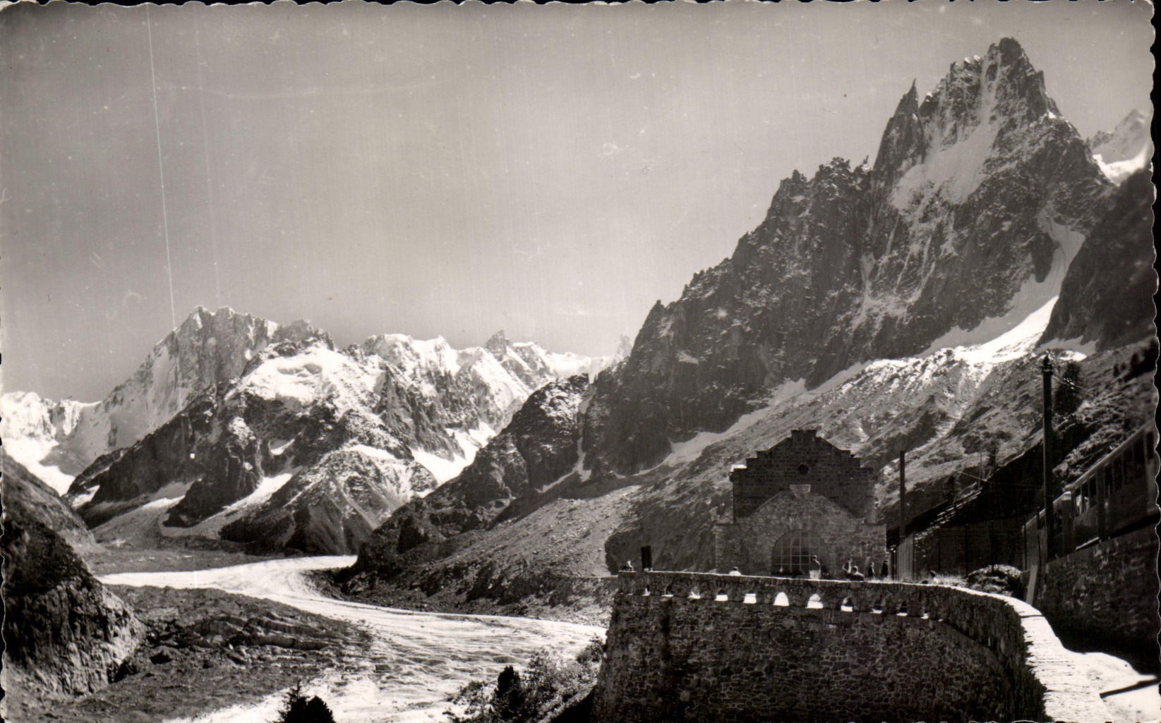 CPA Chamonix Gare Du Montenvers Les Grandes Charmoz Massif des Jorasses