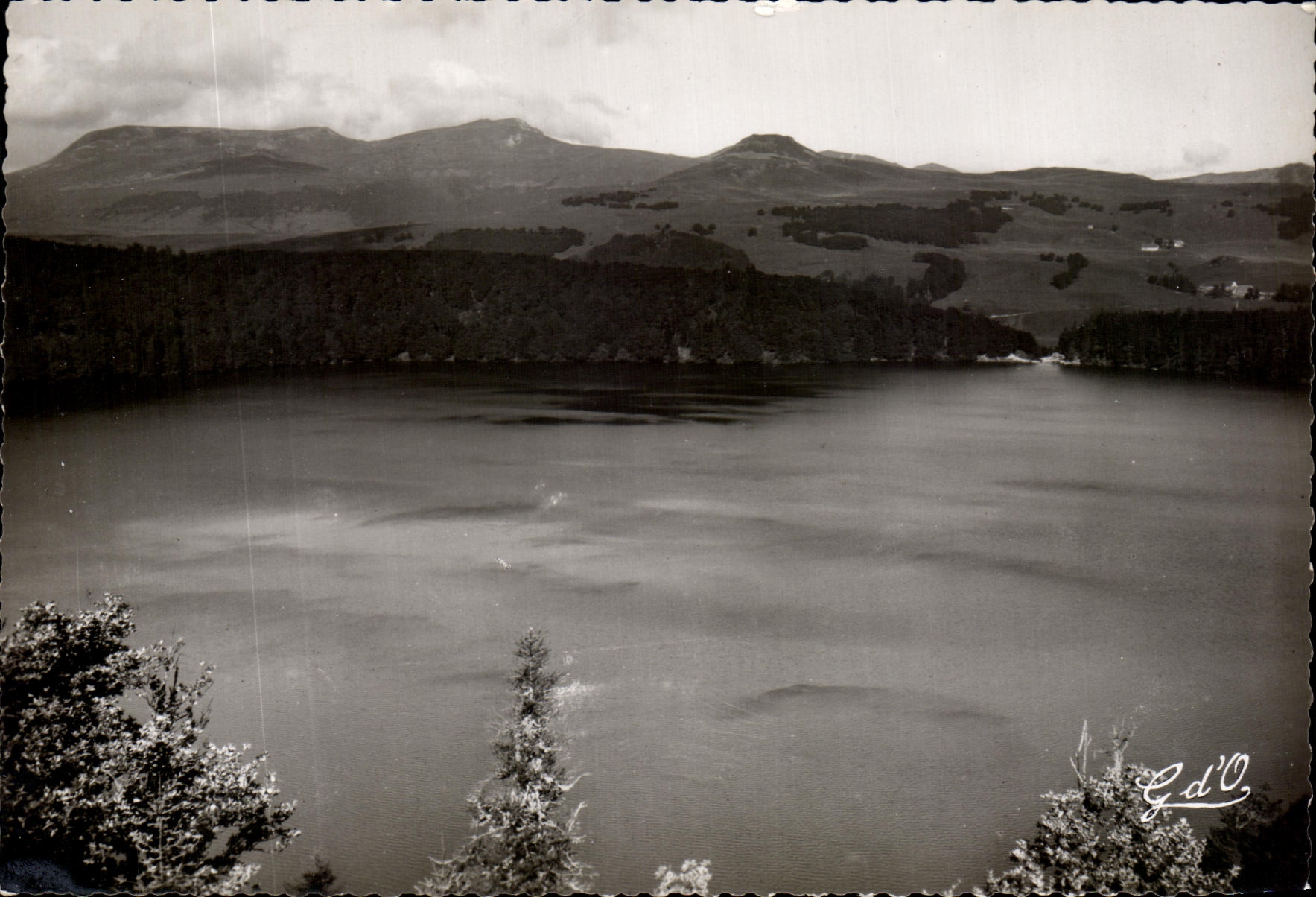 CPSM L Auvergne the Lake Pavin and the Mounts Gilds