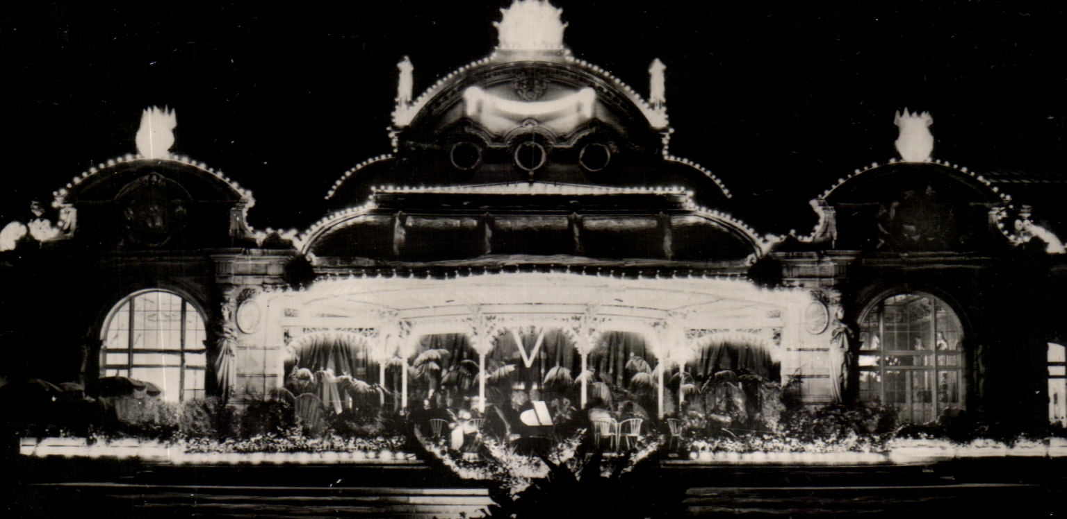 CPA Vichy Le Casino La Nuit 