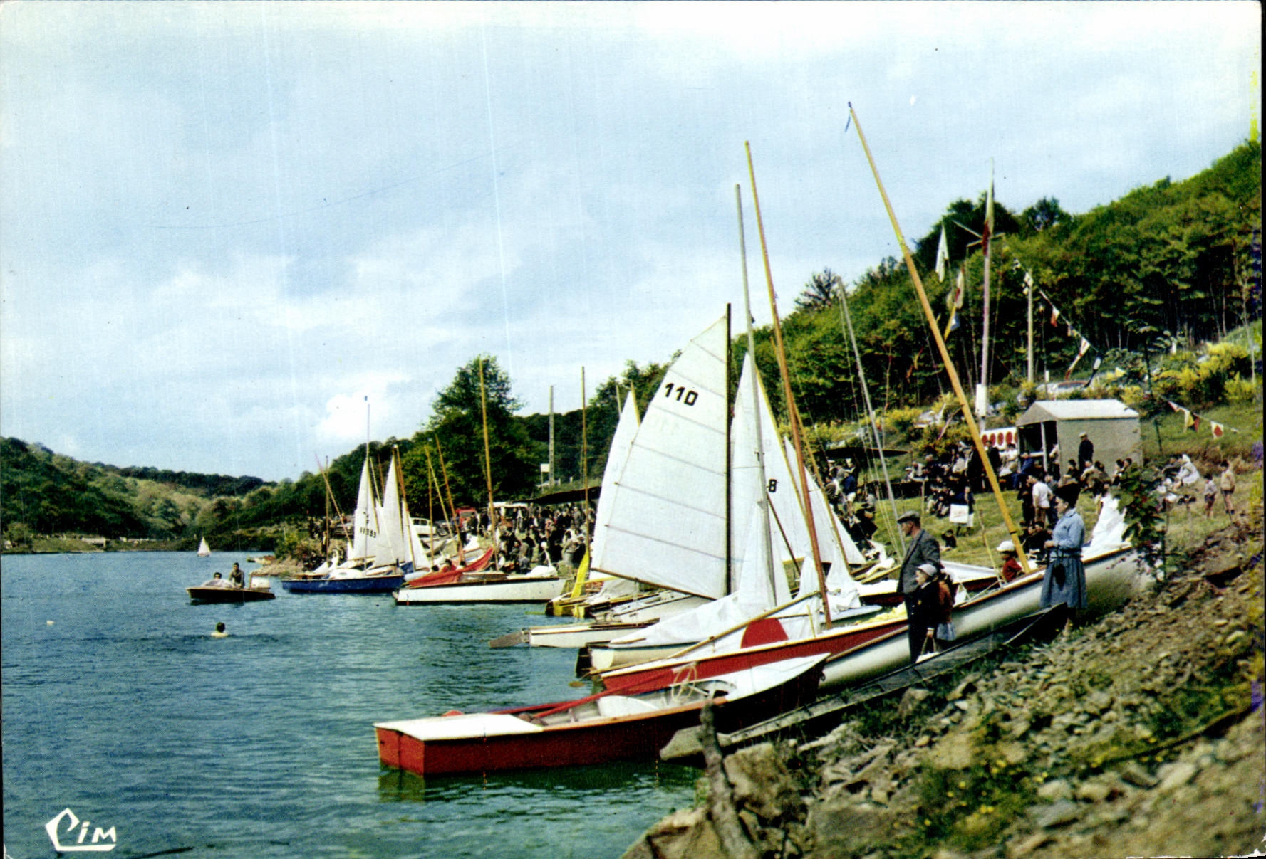 POSTAL MODERNA Mervent el puerto de los veleros al lago De Mervent