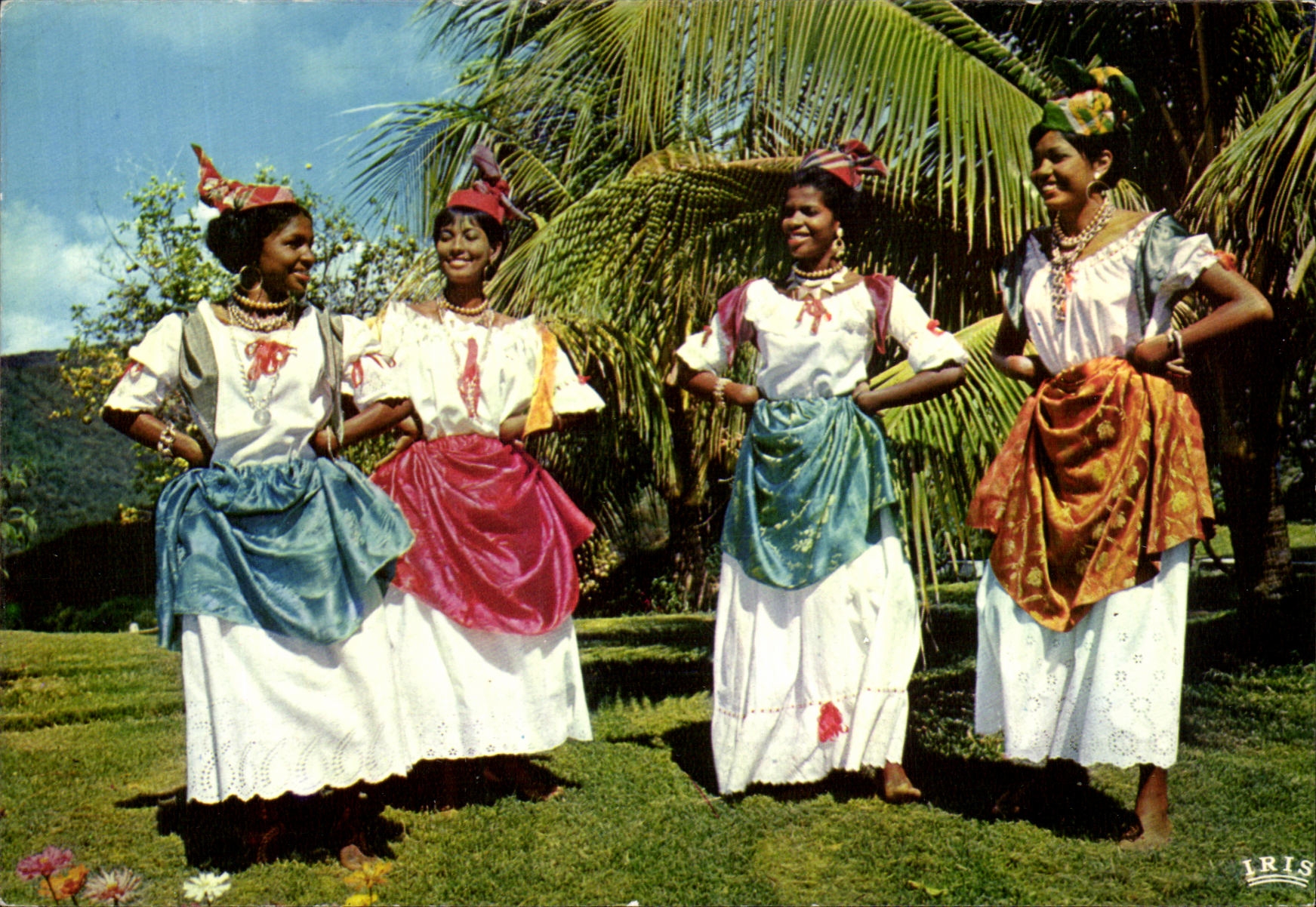 CPSM Martinique Danseuses du Groupe Folklorique Loulou Boislaville 