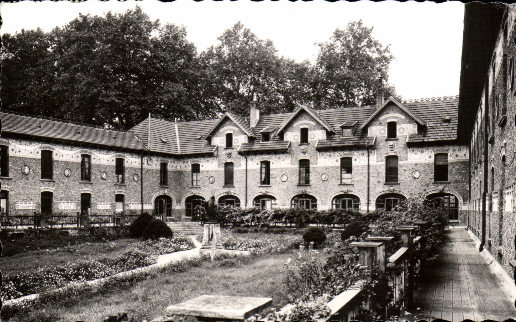 CPSM Bridge With the Ladies Old people s home of the stage actors House of the boarders