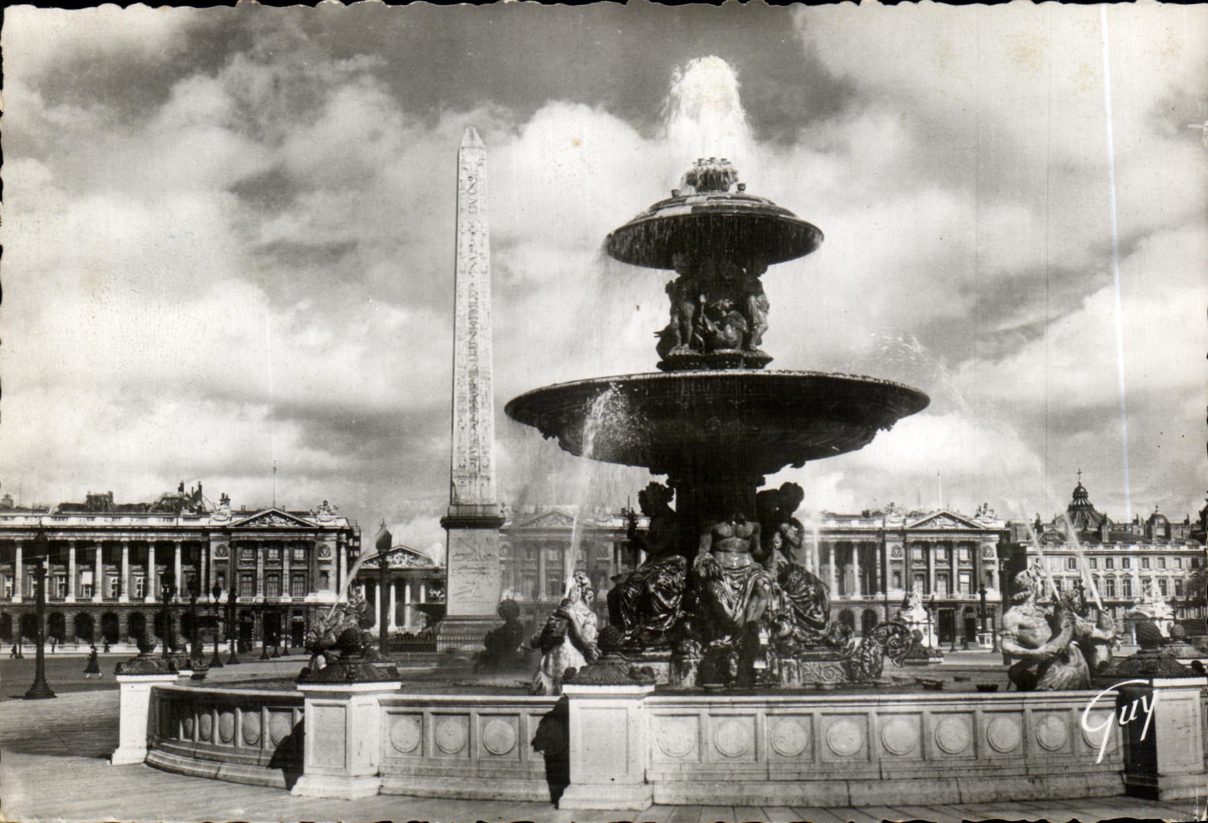 CPSM Paris Its Place of the Harmony L One of the Fountains and L obelisk