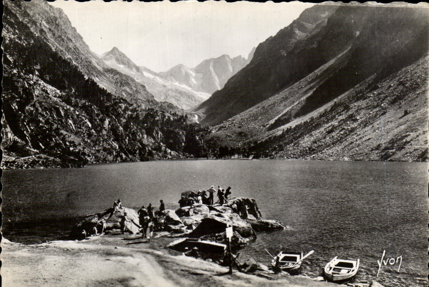 CPSM Cauterets Le Lac de Gaube au fond pic de Vignemale