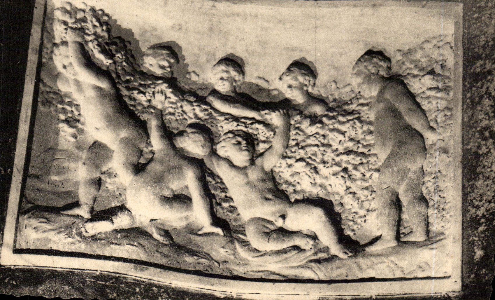 VINTAGE POSTCARD Rheims Champagne Pommery Greno Jeunes petty thieves Bas relief carves in Crate