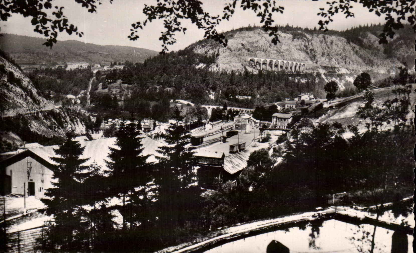 Opinion panoramica de Morez de la POSTAL de la VENDIMIA en la parte inferior de Morbier