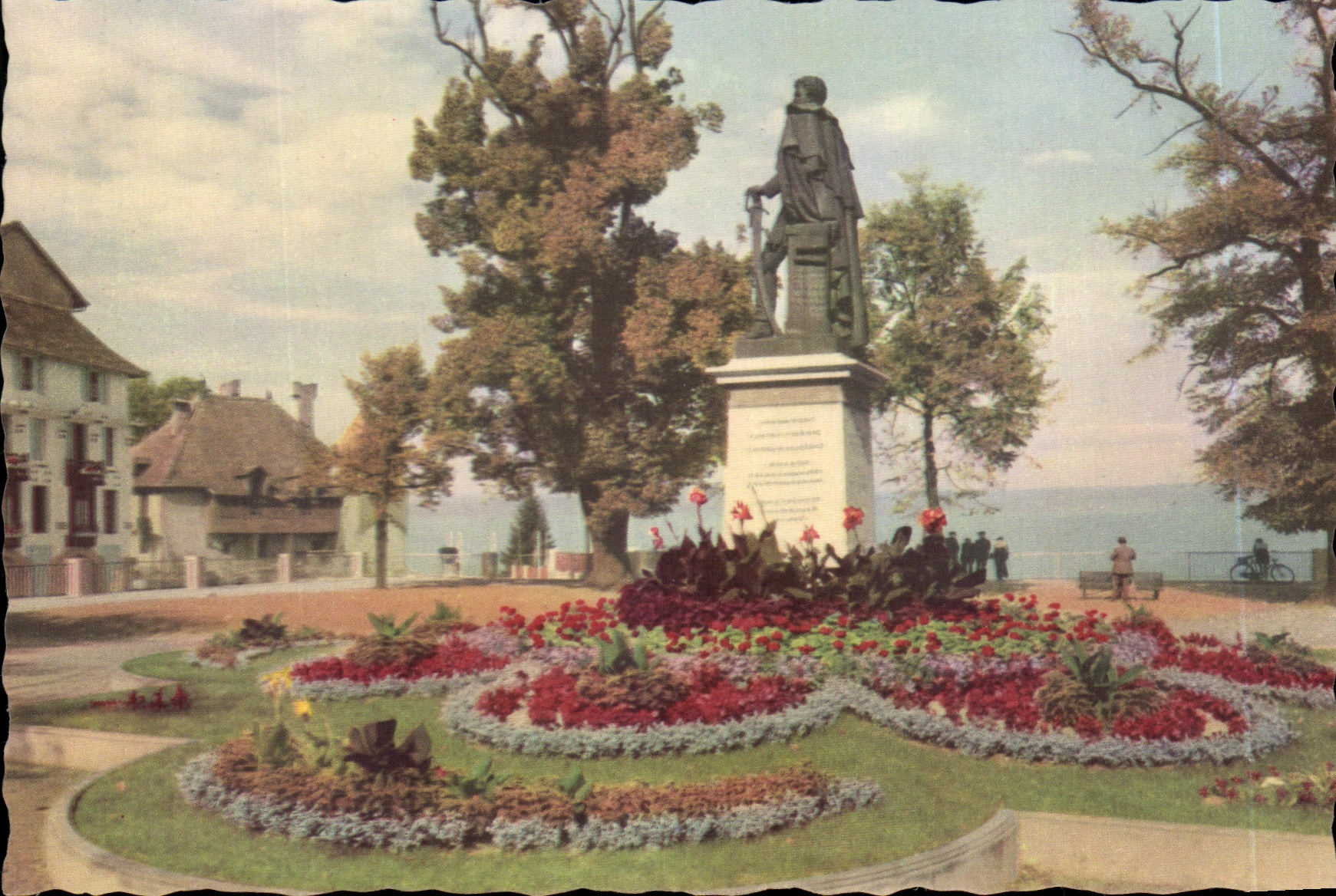 VINTAGE POSTCARD Thonon the Desaix Place