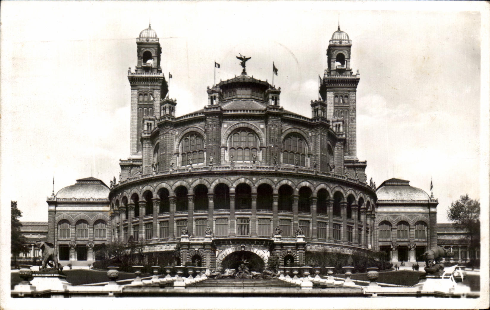 VINTAGE POSTCARD Paris And Its Wonders Trocadero
