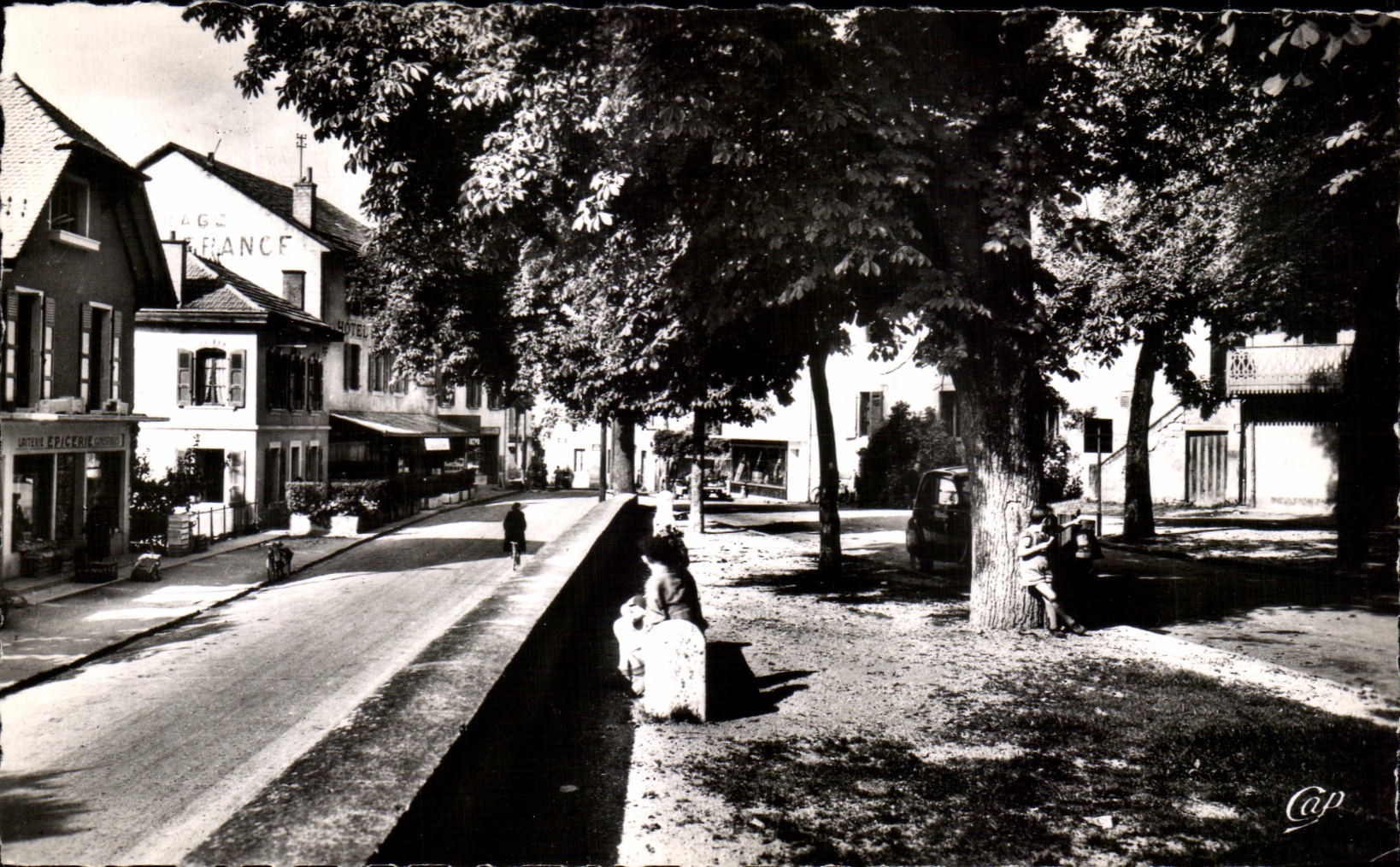 Holy CPSM Julien in Genevese the Walk and I hotel of France