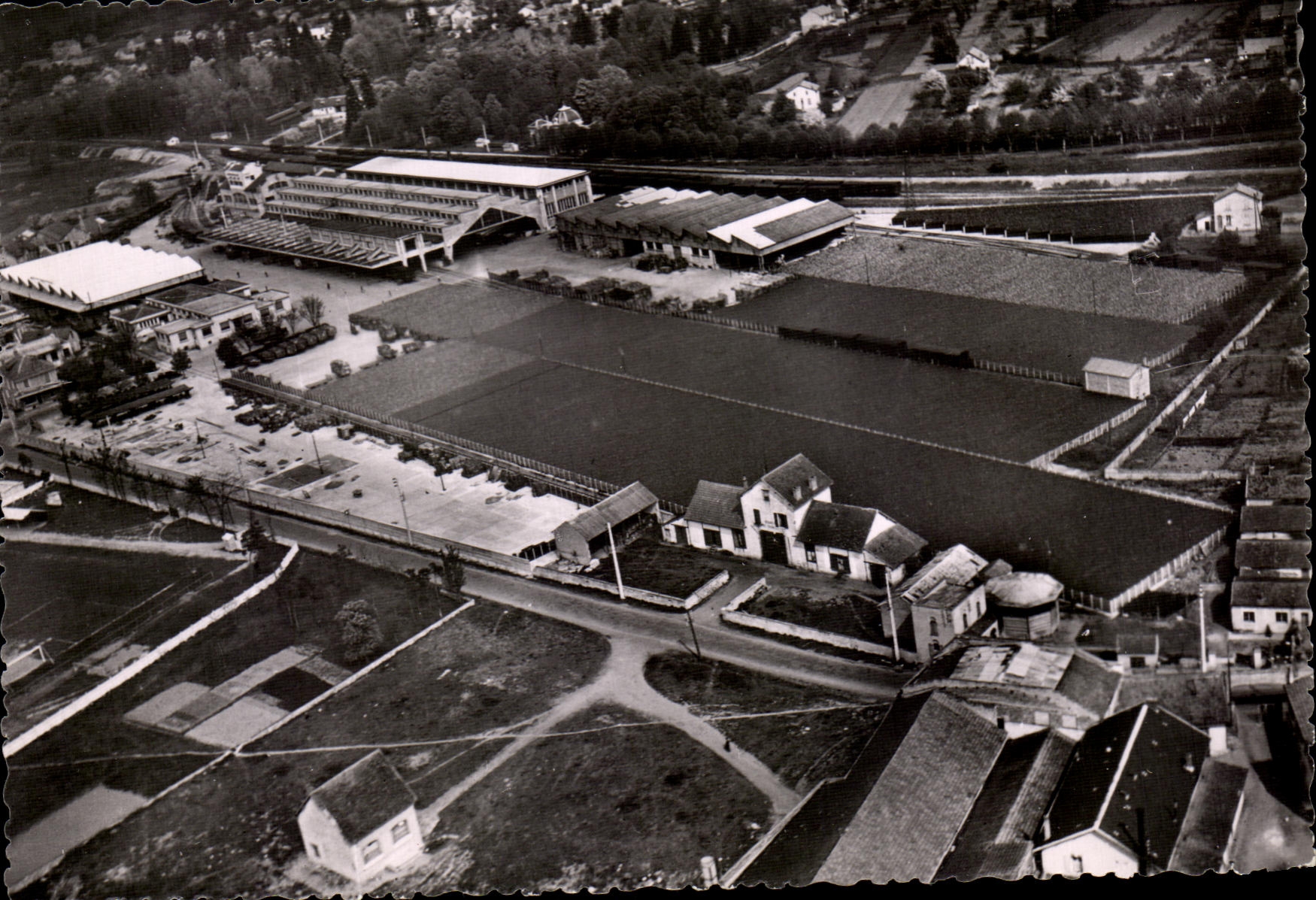 CPSM Saint Yorre Vue aerienne de l usine de la societe comemrciale des eaux minerales du bassin de Vichy