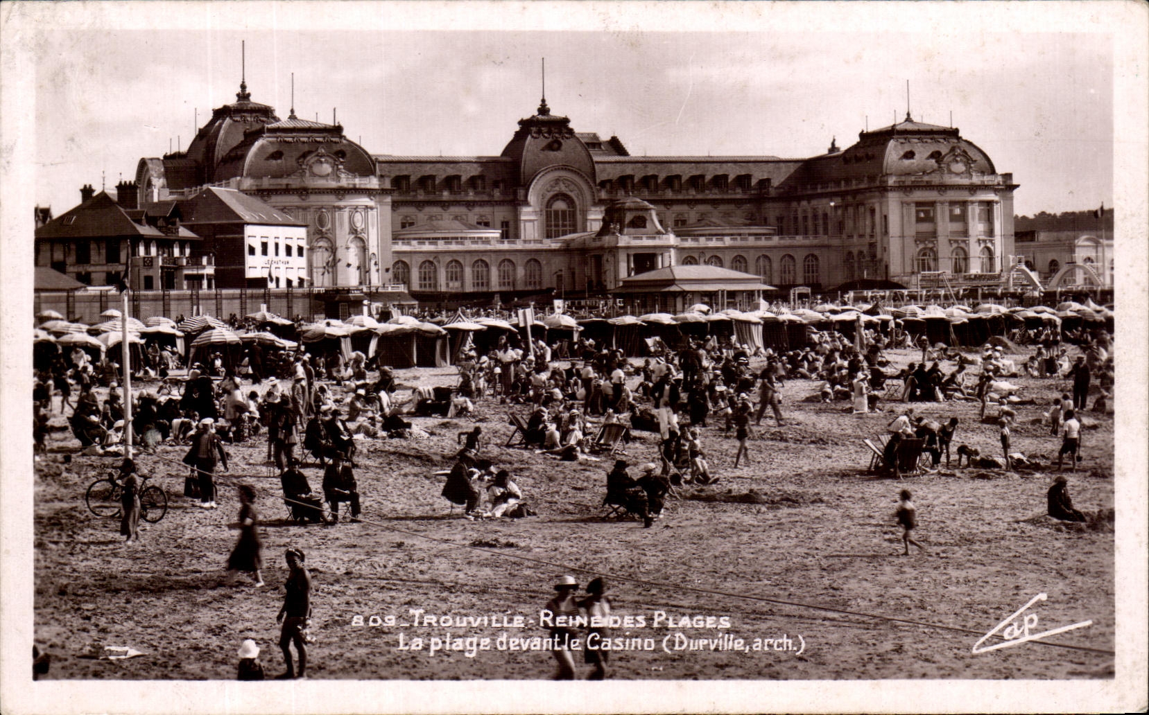 VINTAGE POSTCARD Trouville the beach in front of the casino