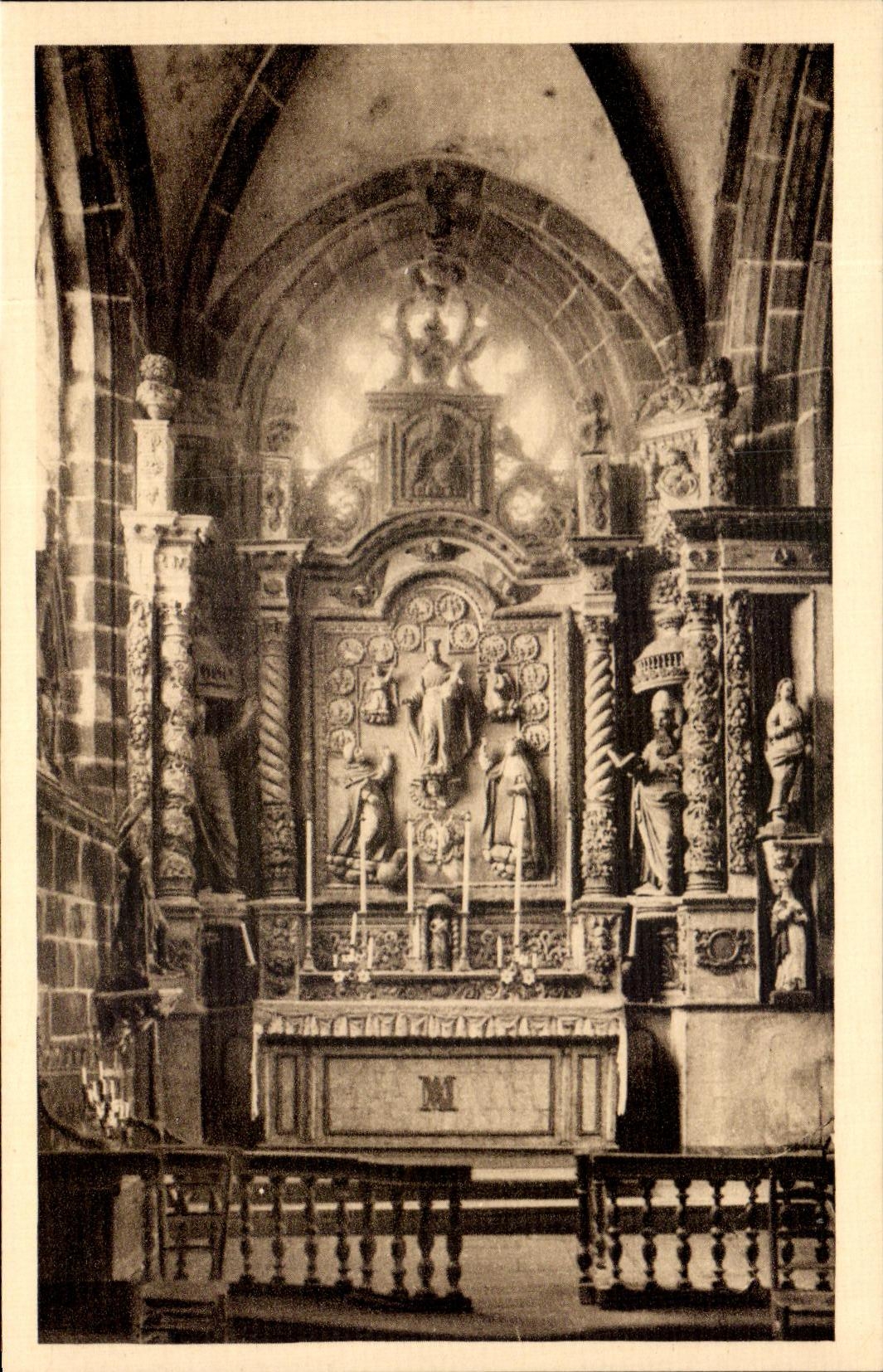 CPA Locronan Autel de la Vierge