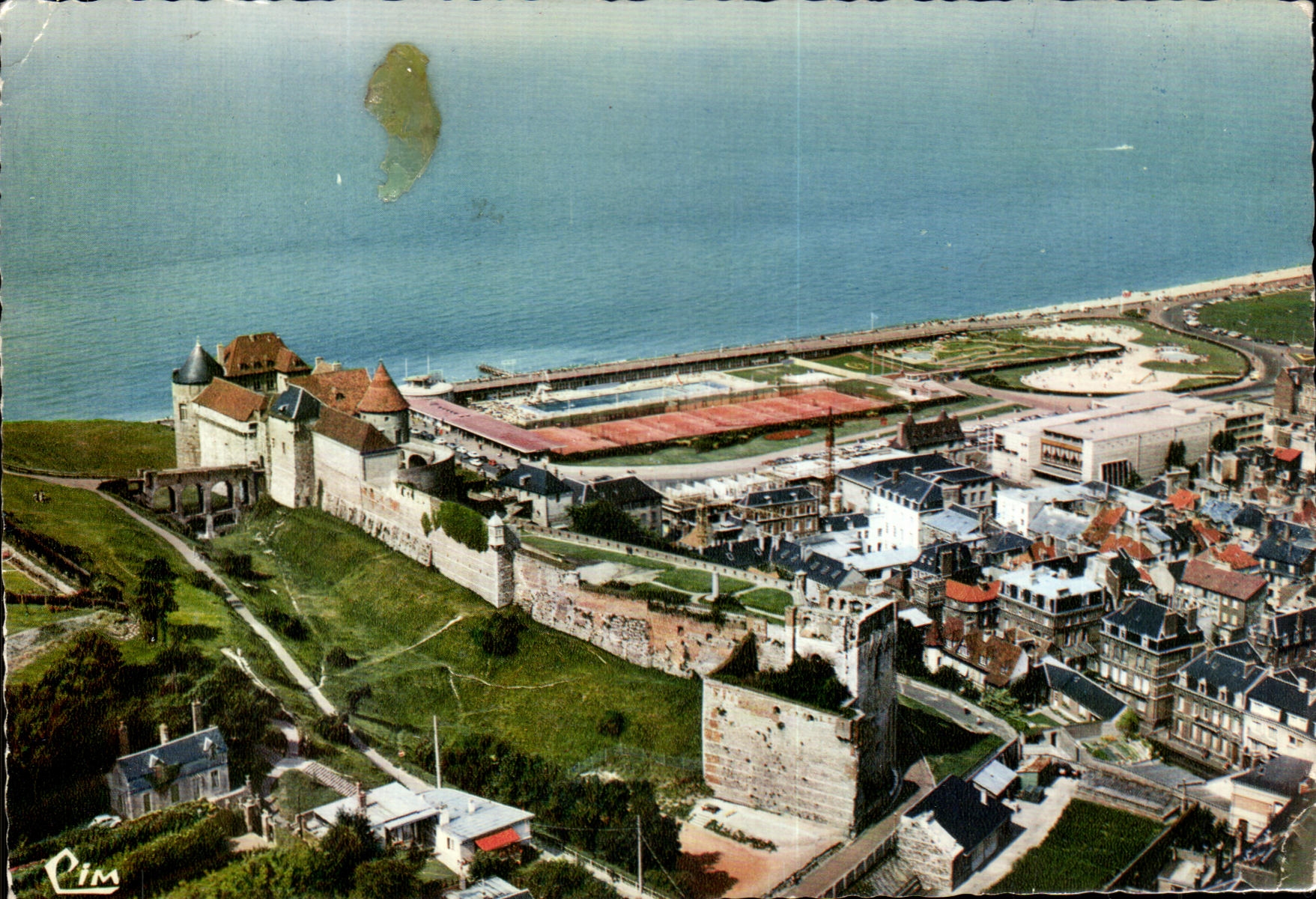 CPM Dieppe Vue Aerienne Le Chateau 