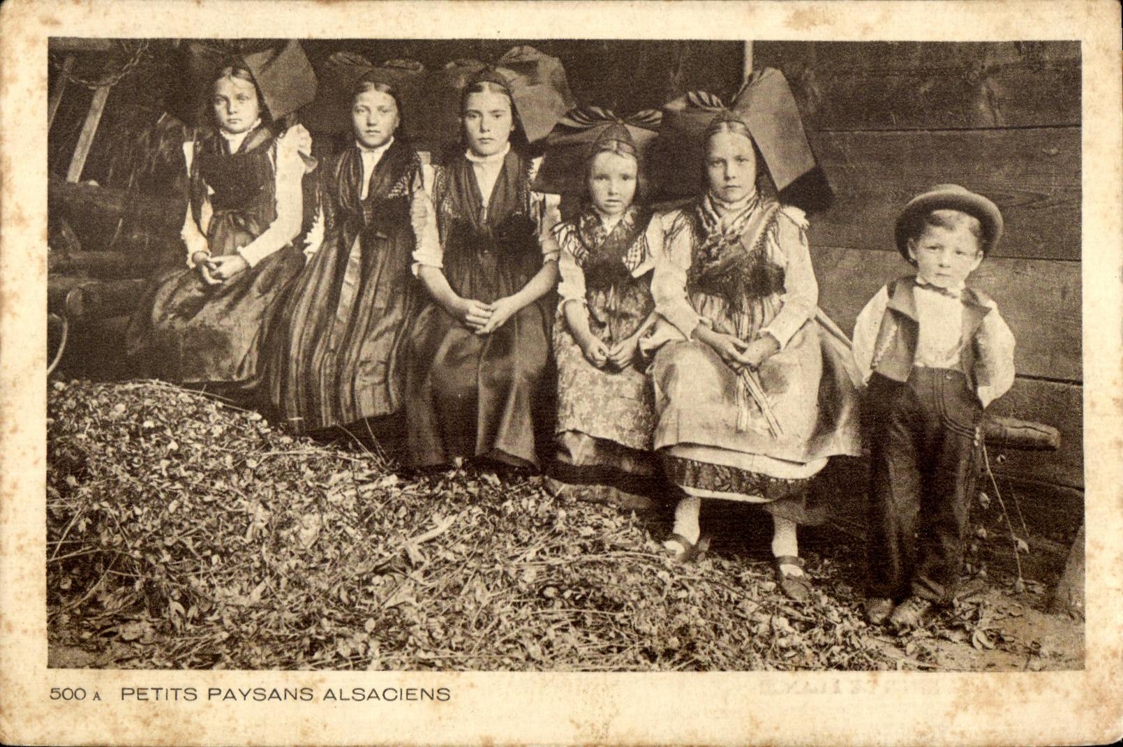 VINTAGE POSTCARD Alsatian Small farmers Folklore Costume