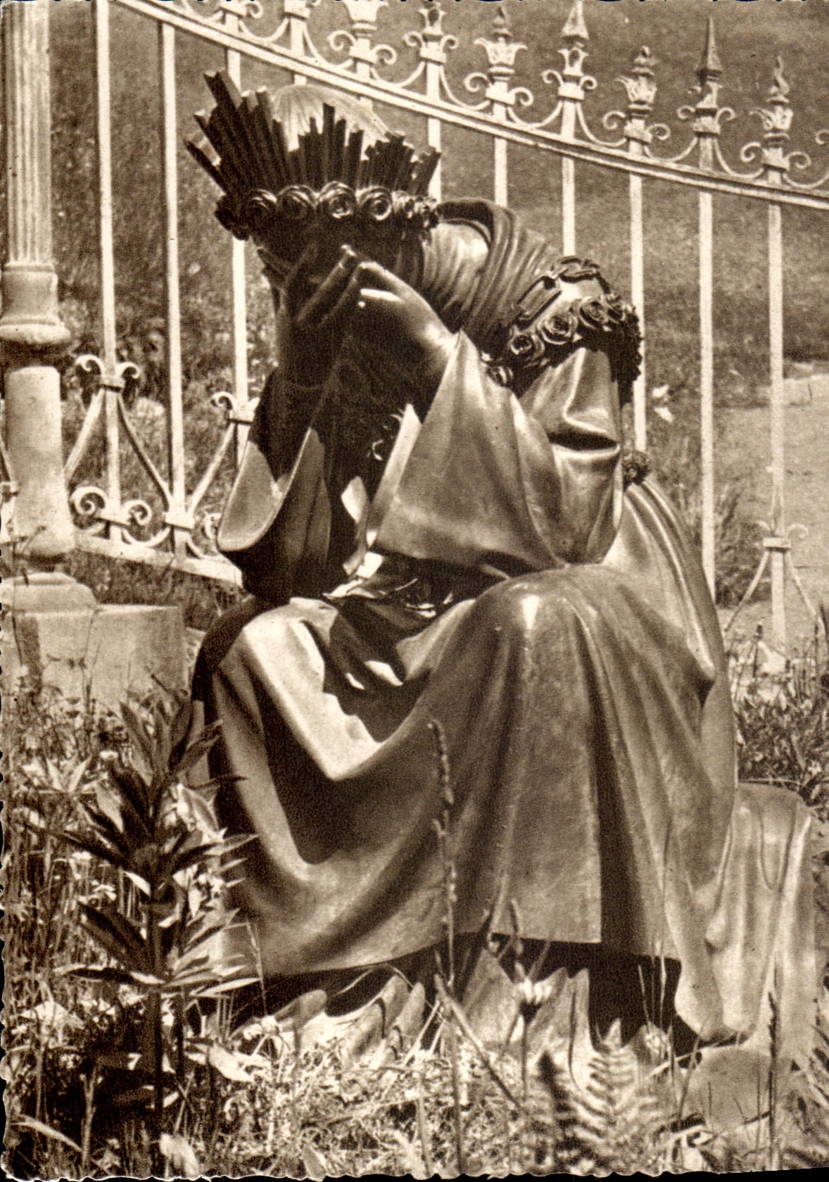 CPSM Pelerinage De N D De La Salette Vierge En Pleurs