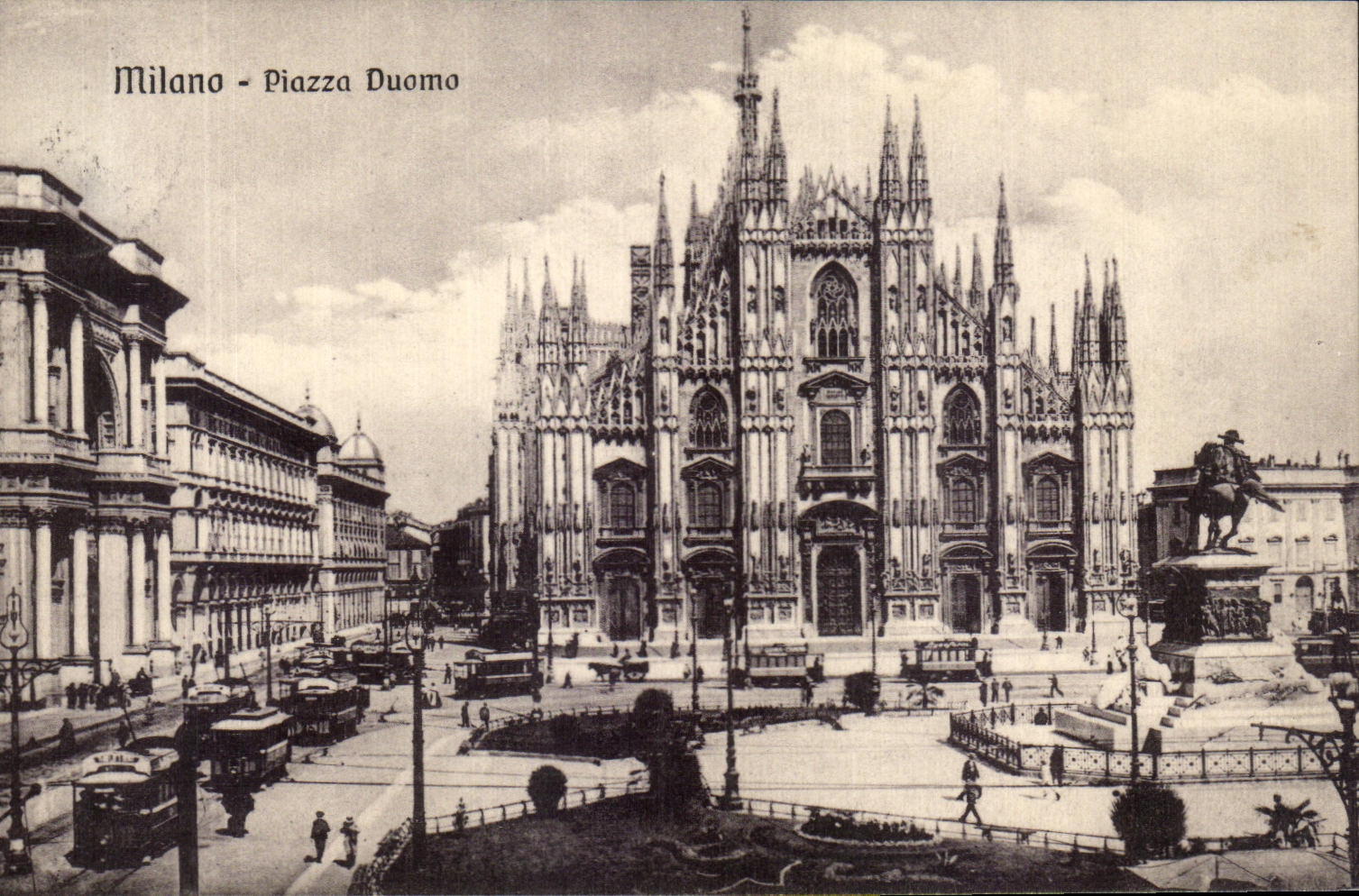 VINTAGE POSTCARD Milano Piazza Duoma