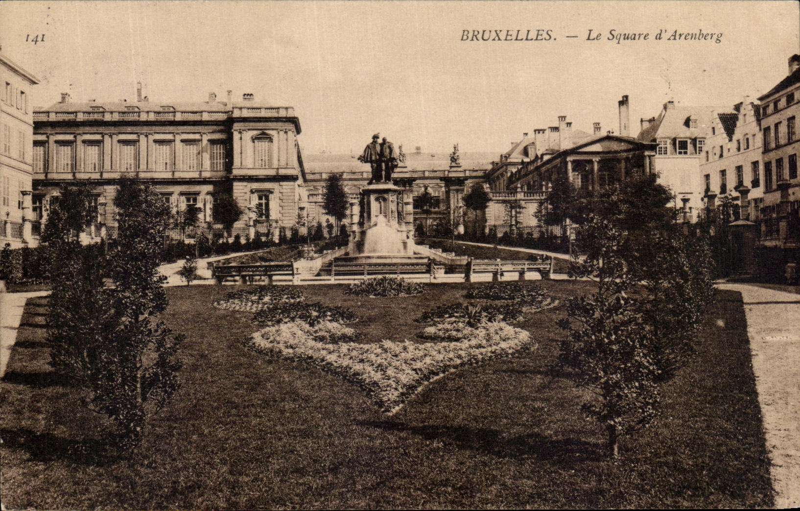 VINTAGE POSTCARD Brussels the Public garden D Arenberg