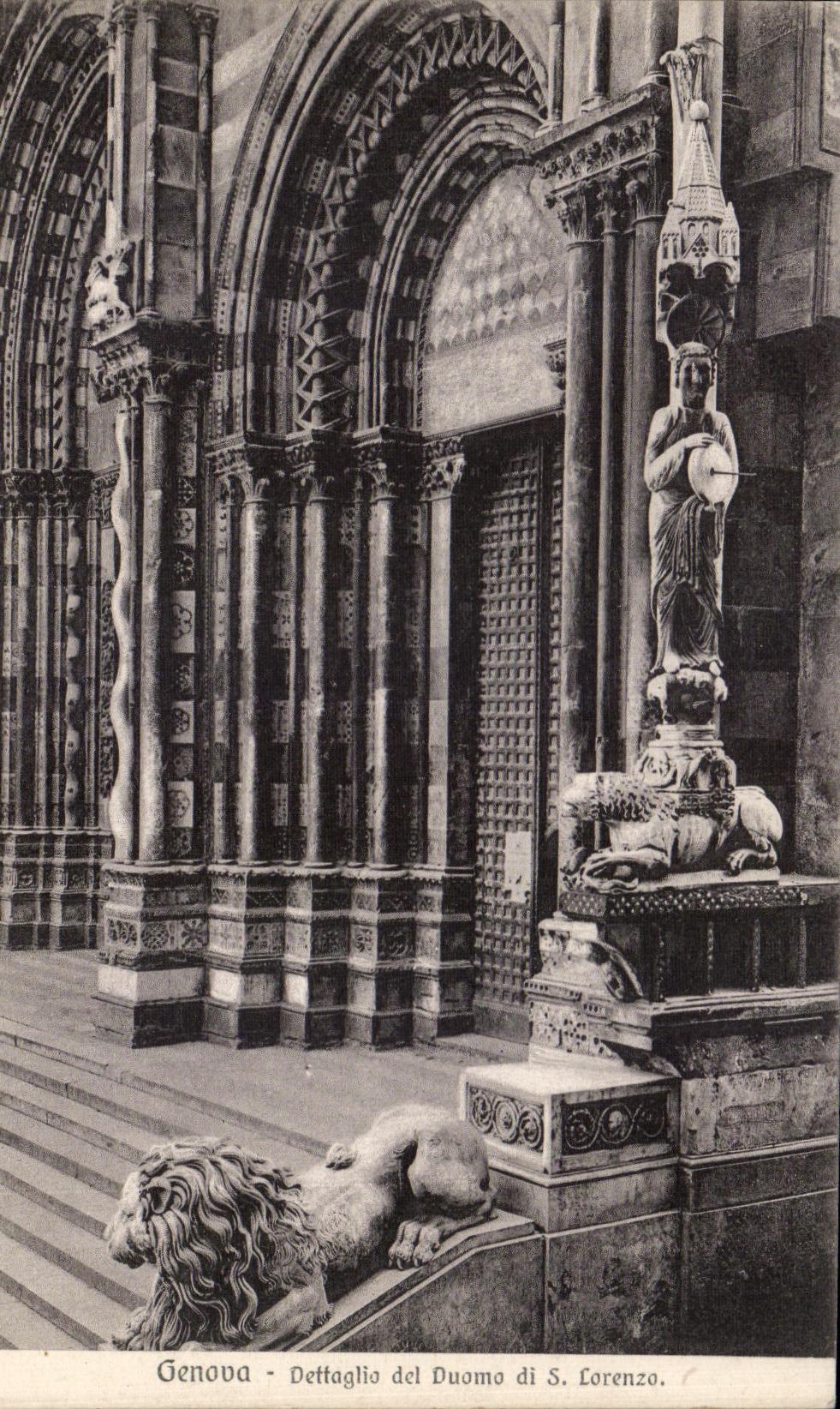 VINTAGE POSTCARD Genova Dettagilo Del Duomo di S Lorenzo Lion