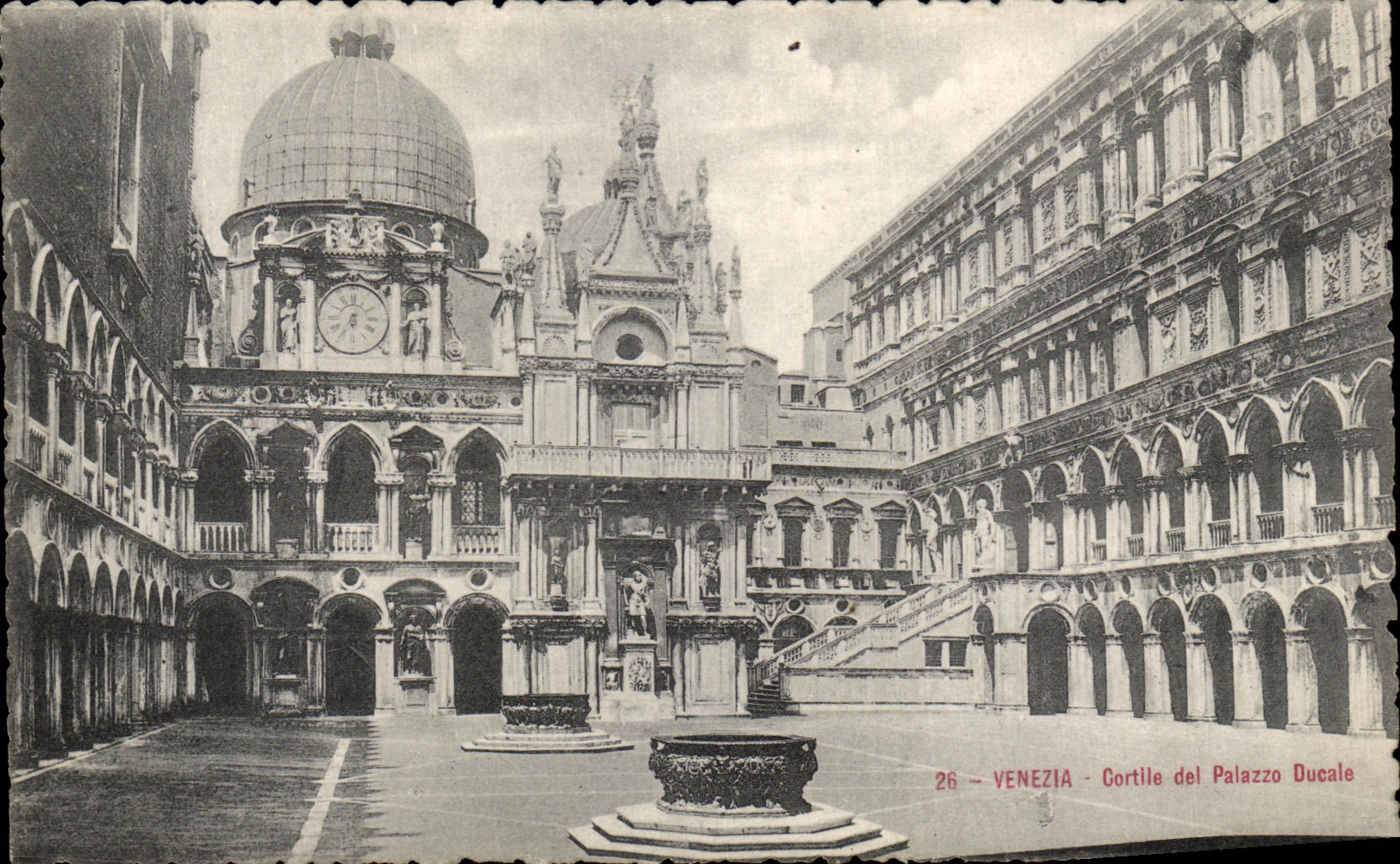 POSTAL Venezia Cortile del Palazzo Ducal de la VENDIMIA