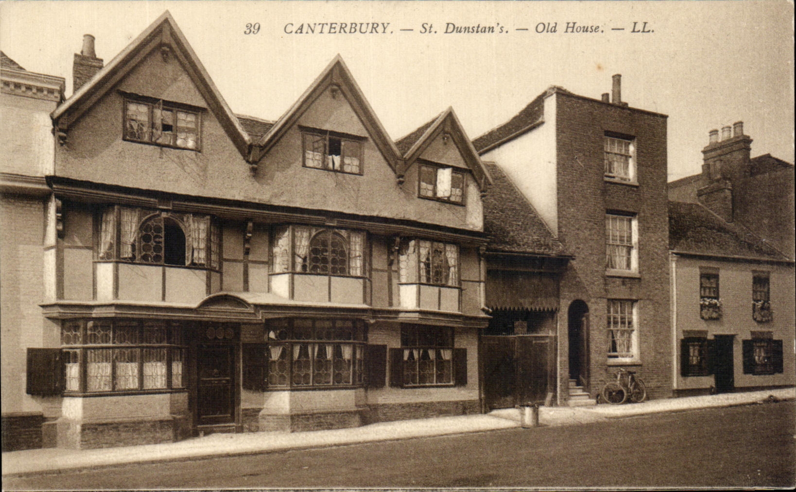 Casa vieja del St Dunstan S de Cantorbery de la POSTAL de la VENDIMIA