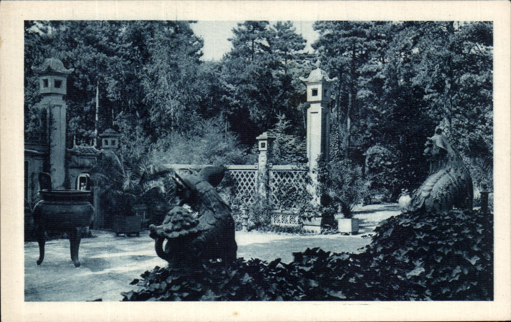 Recuerdo indochino de la agronomia colonial nacional del instituto D de la POSTAL de la VENDIMIA visto de la terraza del templo conmemorativo